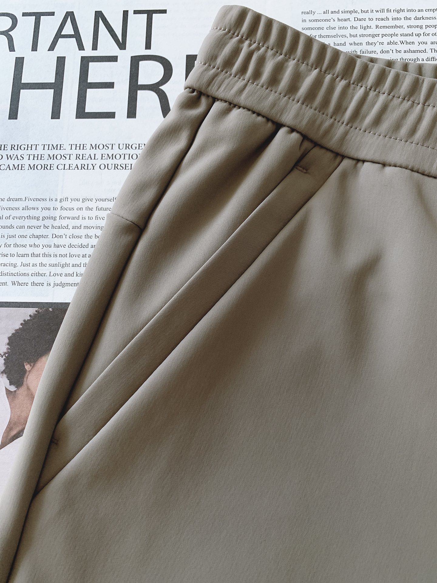 DESCENTE 迪桑特 2025FW早秋新品时尚抽绳休闲裤，渠道精品，宽松体常规设计裁剪,兼具个性时尚