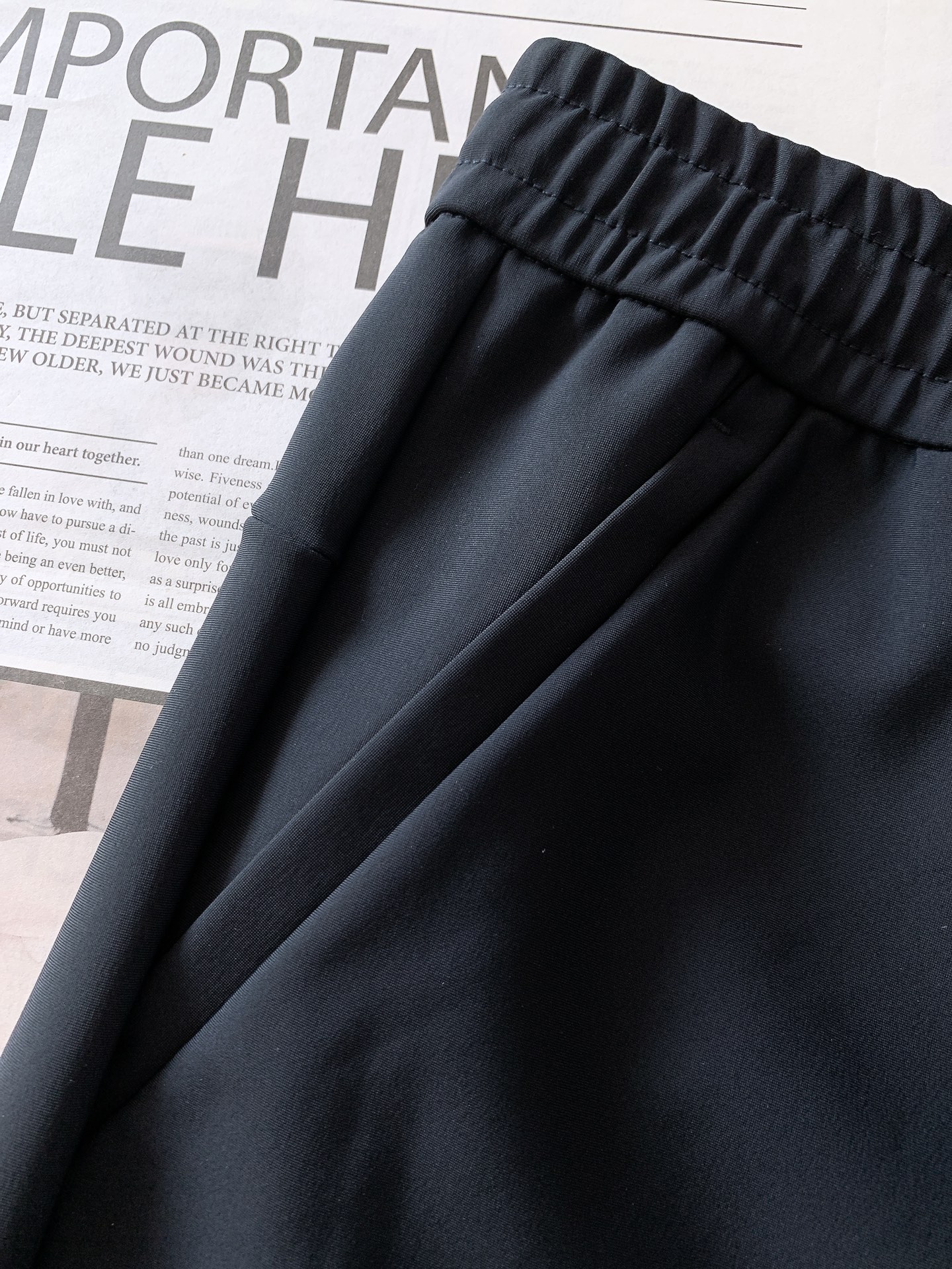 DESCENTE 迪桑特 2025FW早秋新品时尚抽绳休闲裤，渠道精品，宽松体常规设计裁剪,兼具个性时尚