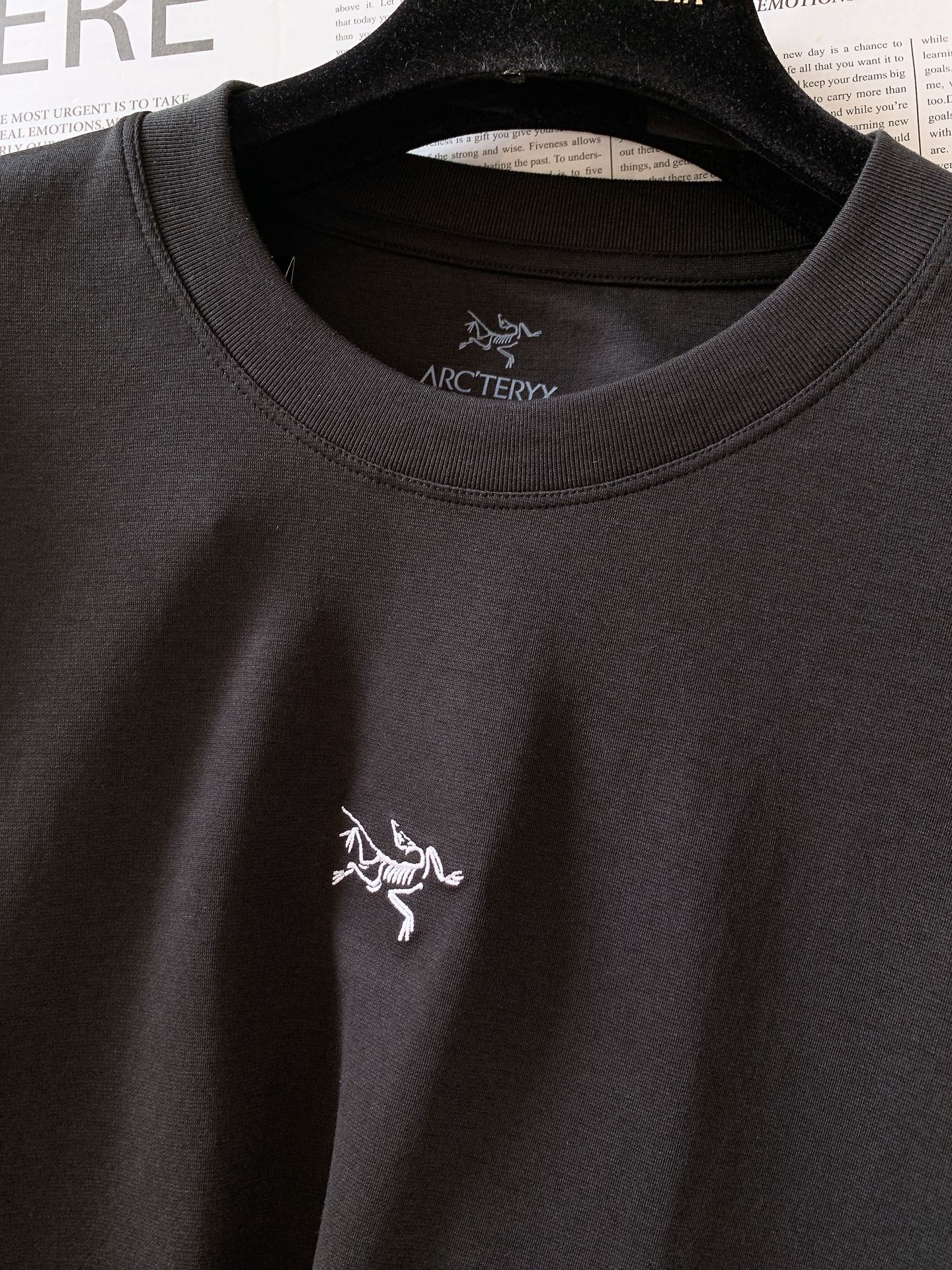 ARCTERYX 始祖鸟 2025FW秋冬新品 休闲长袖打底衫，立体感logo廓形长袖打底T恤，甄选优质