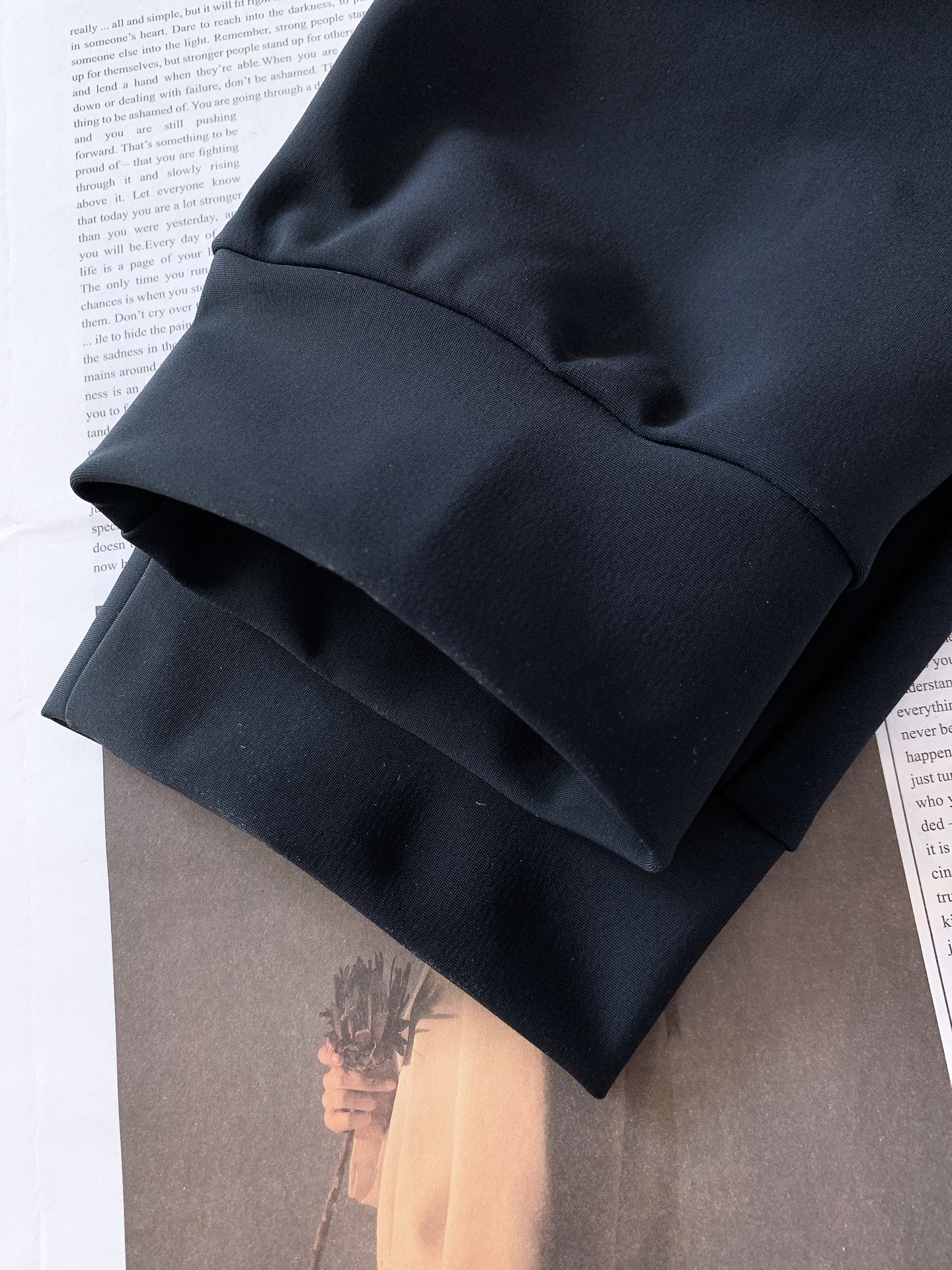 DESCENTE 迪桑特 2025FW早秋新品时尚抽绳休闲裤，渠道精品，宽松体常规设计裁剪,兼具个性时尚