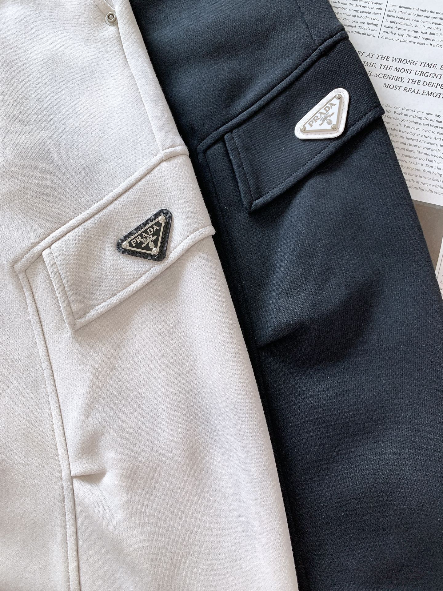 Prada 普拉达 2025FW早秋新品复古工装休闲裤，双层针织，定制的面料，客供五金辅料～四季中不可缺