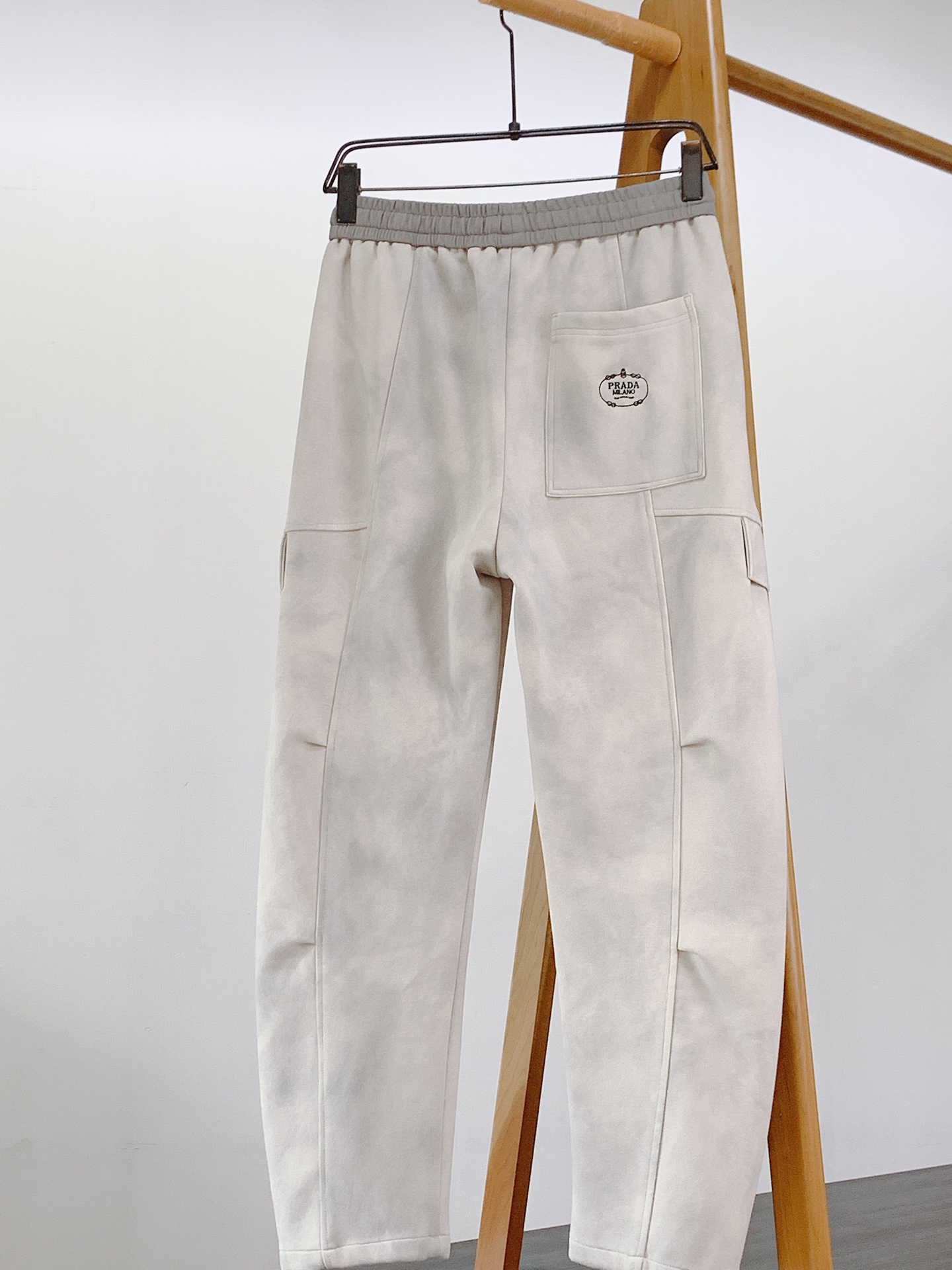 Prada 普拉达 2025FW早秋新品复古工装休闲裤，双层针织，定制的面料，客供五金辅料～四季中不可缺
