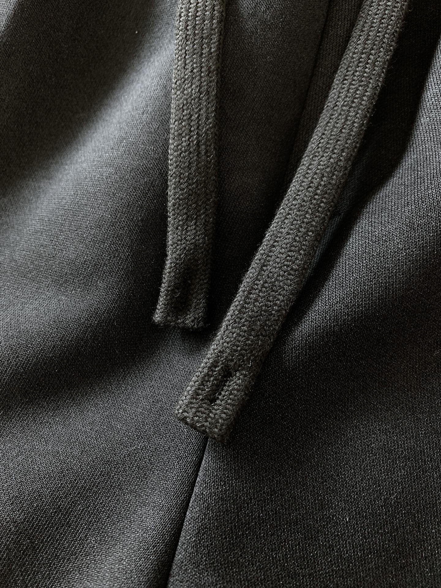 𝐁𝐚𝐥𝐞𝐧𝐜𝐢𝐚𝐠𝐚 巴黎世家 2025FW早秋新品 时尚系列休闲裤，独特设计，抽绳休闲短裤订纱开始订染