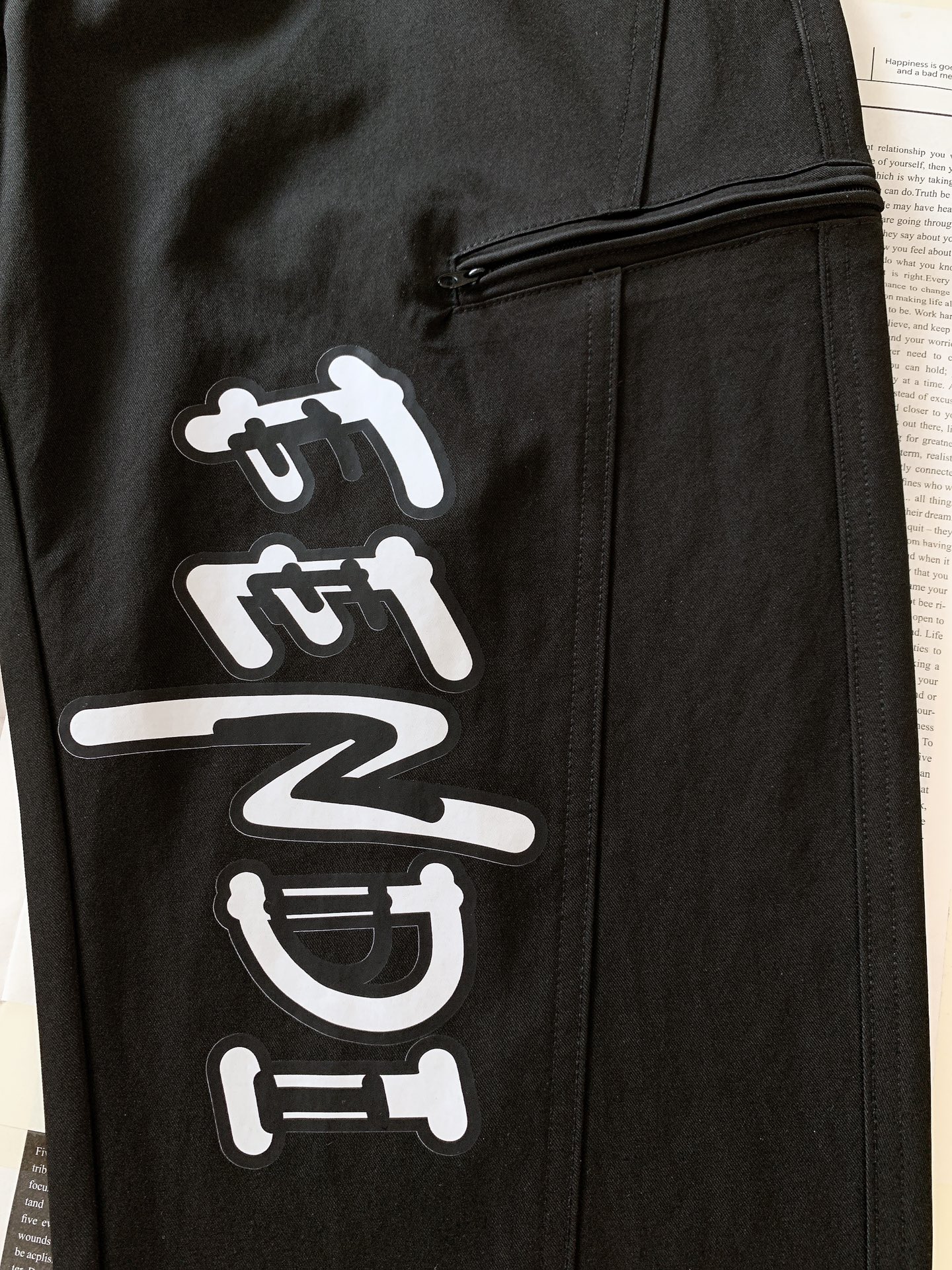 Fendi 芬迪 2025FW早秋新品小怪兽系列复古工装休闲裤，双层针织，定制的面料，客供五金辅料～四季