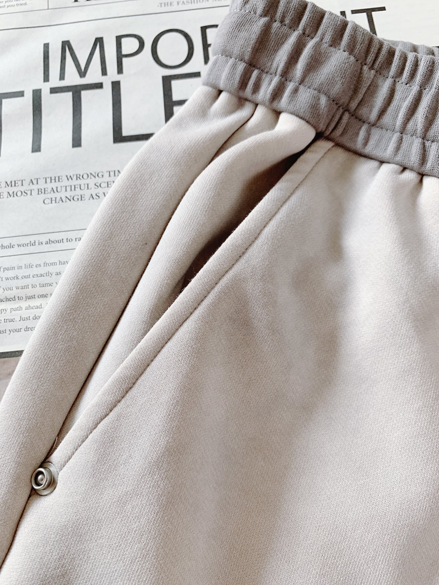 Prada 普拉达 2025FW早秋新品复古工装休闲裤，双层针织，定制的面料，客供五金辅料～四季中不可缺