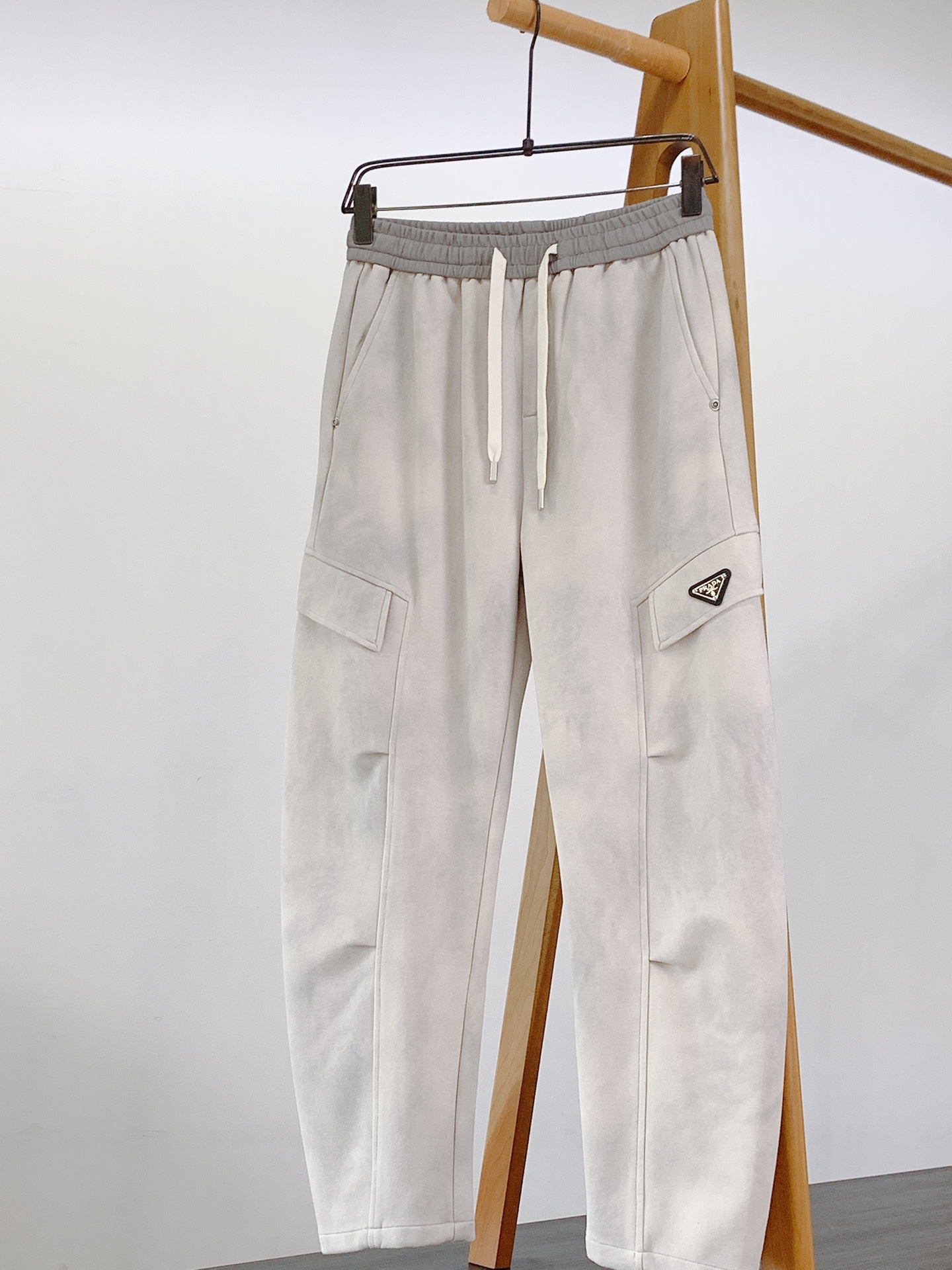 Prada 普拉达 2025FW早秋新品复古工装休闲裤，双层针织，定制的面料，客供五金辅料～四季中不可缺