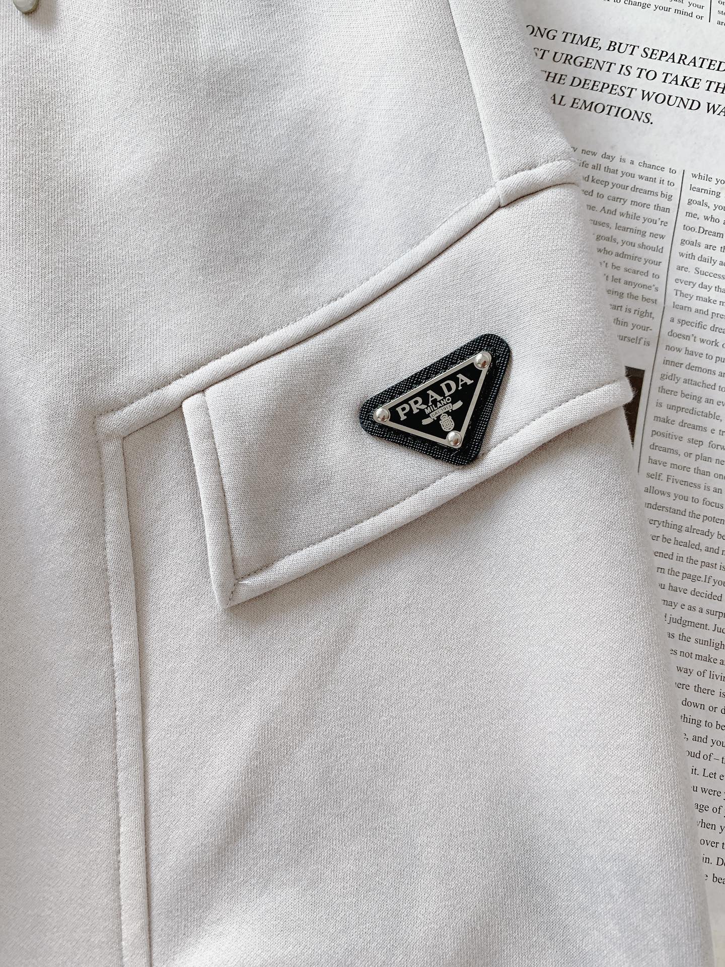 Prada 普拉达 2025FW早秋新品复古工装休闲裤，双层针织，定制的面料，客供五金辅料～四季中不可缺