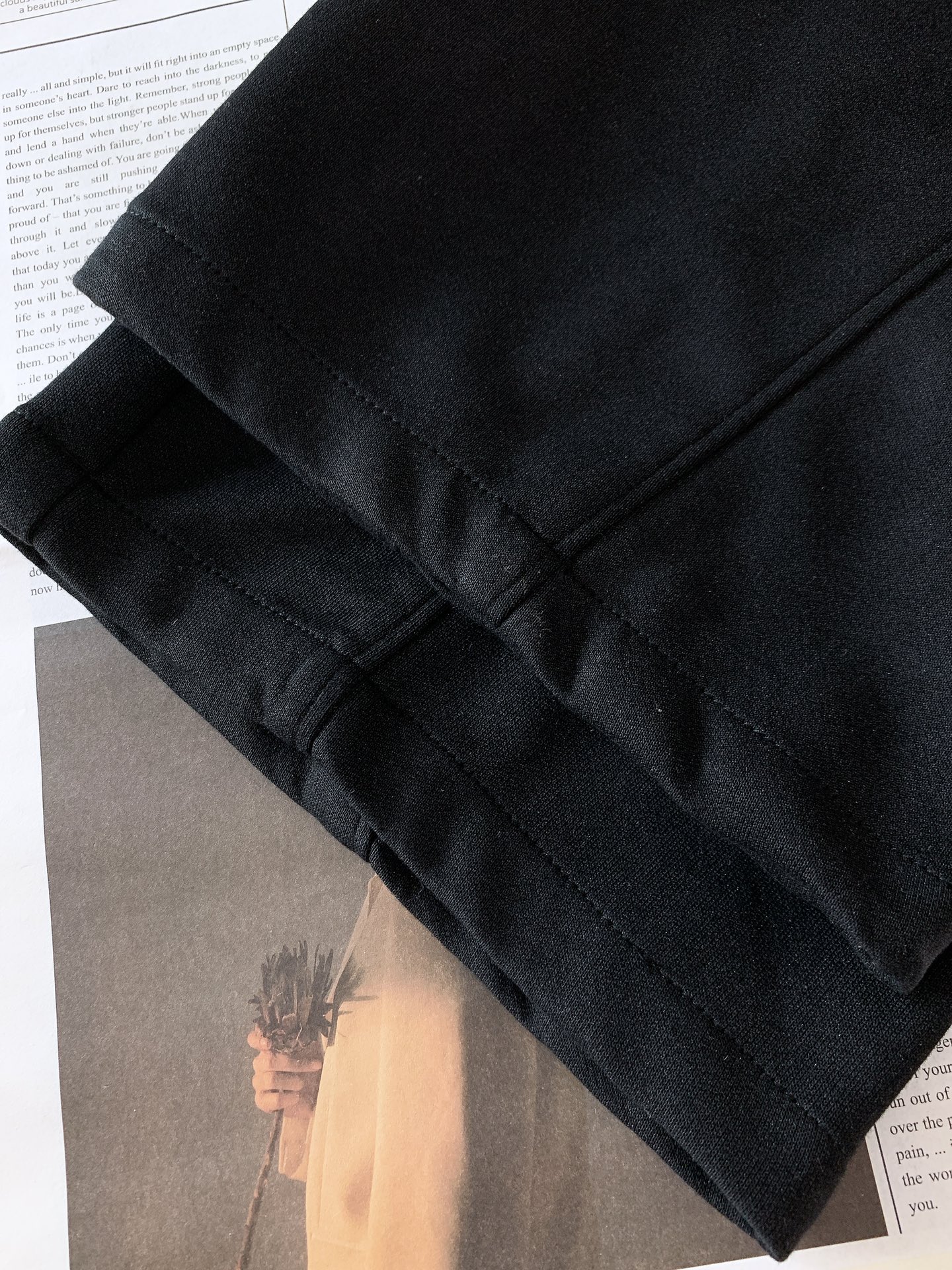 𝐁𝐚𝐥𝐞𝐧𝐜𝐢𝐚𝐠𝐚 巴黎世家 2025FW早秋新品 时尚系列休闲裤，独特设计，抽绳休闲短裤订纱开始订染