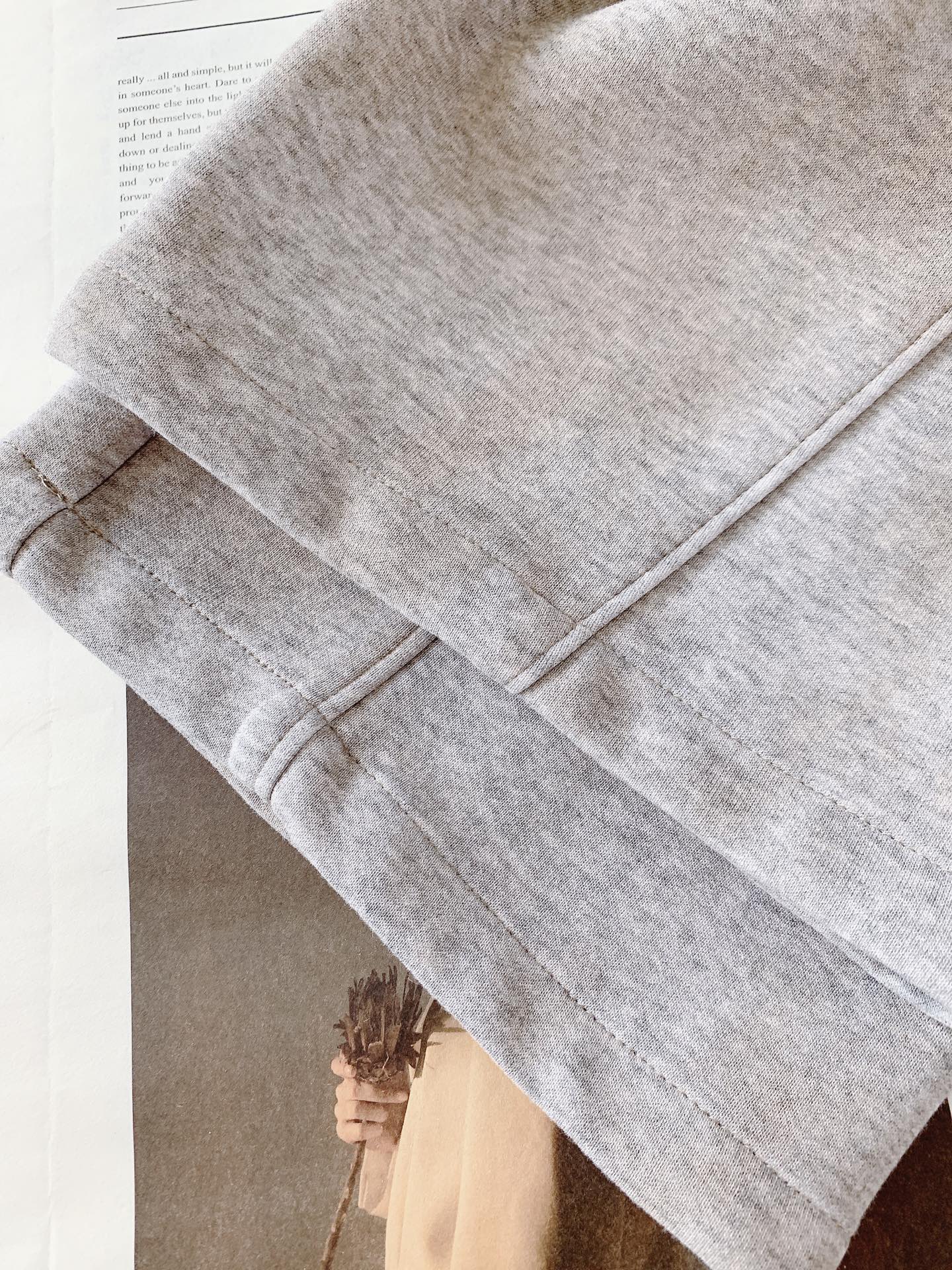 𝐁𝐚𝐥𝐞𝐧𝐜𝐢𝐚𝐠𝐚 巴黎世家 2025FW早秋新品 时尚系列休闲裤，独特设计，抽绳休闲短裤订纱开始订染