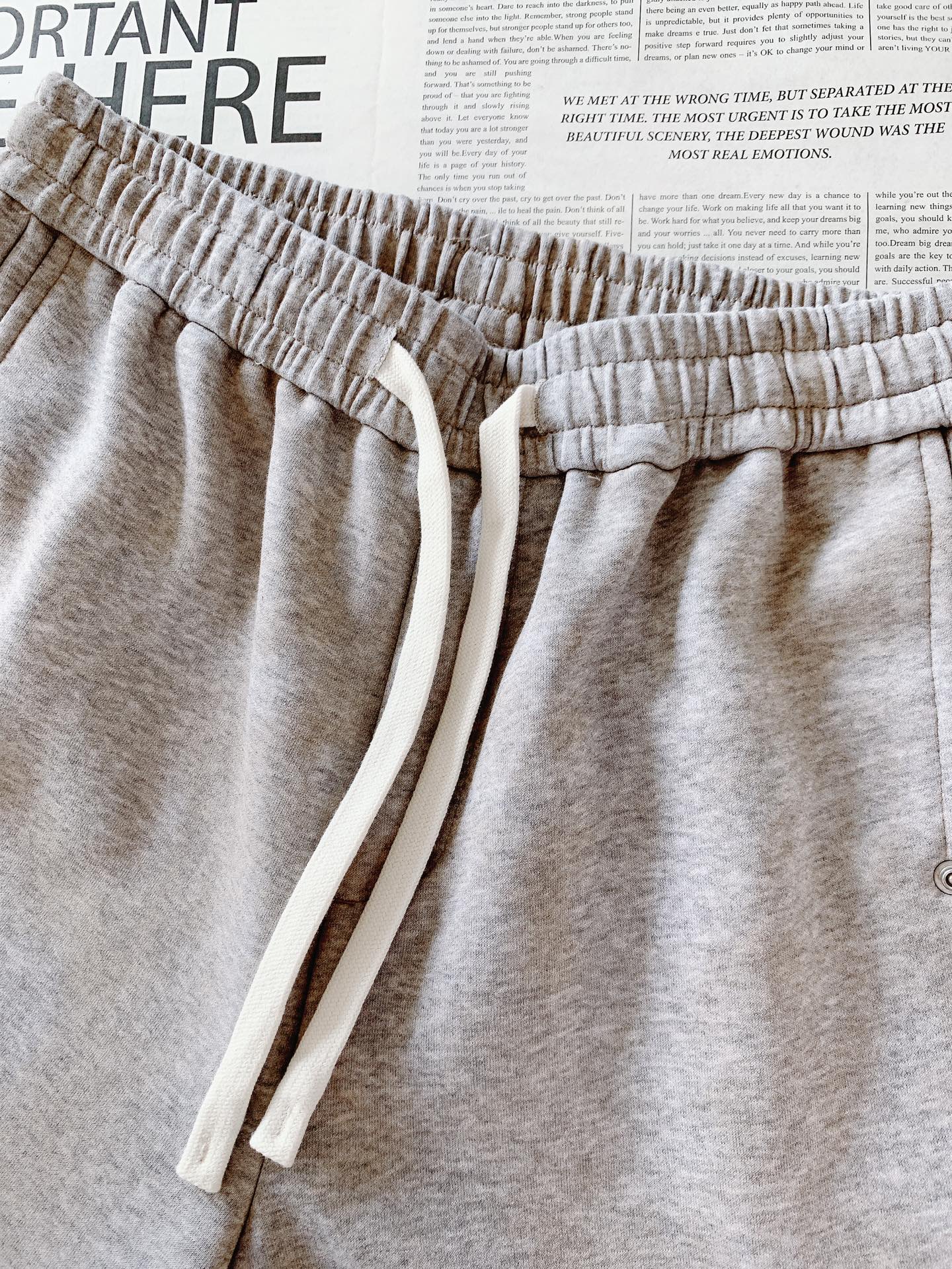 𝐁𝐚𝐥𝐞𝐧𝐜𝐢𝐚𝐠𝐚 巴黎世家 2025FW早秋新品 时尚系列休闲裤，独特设计，抽绳休闲短裤订纱开始订染