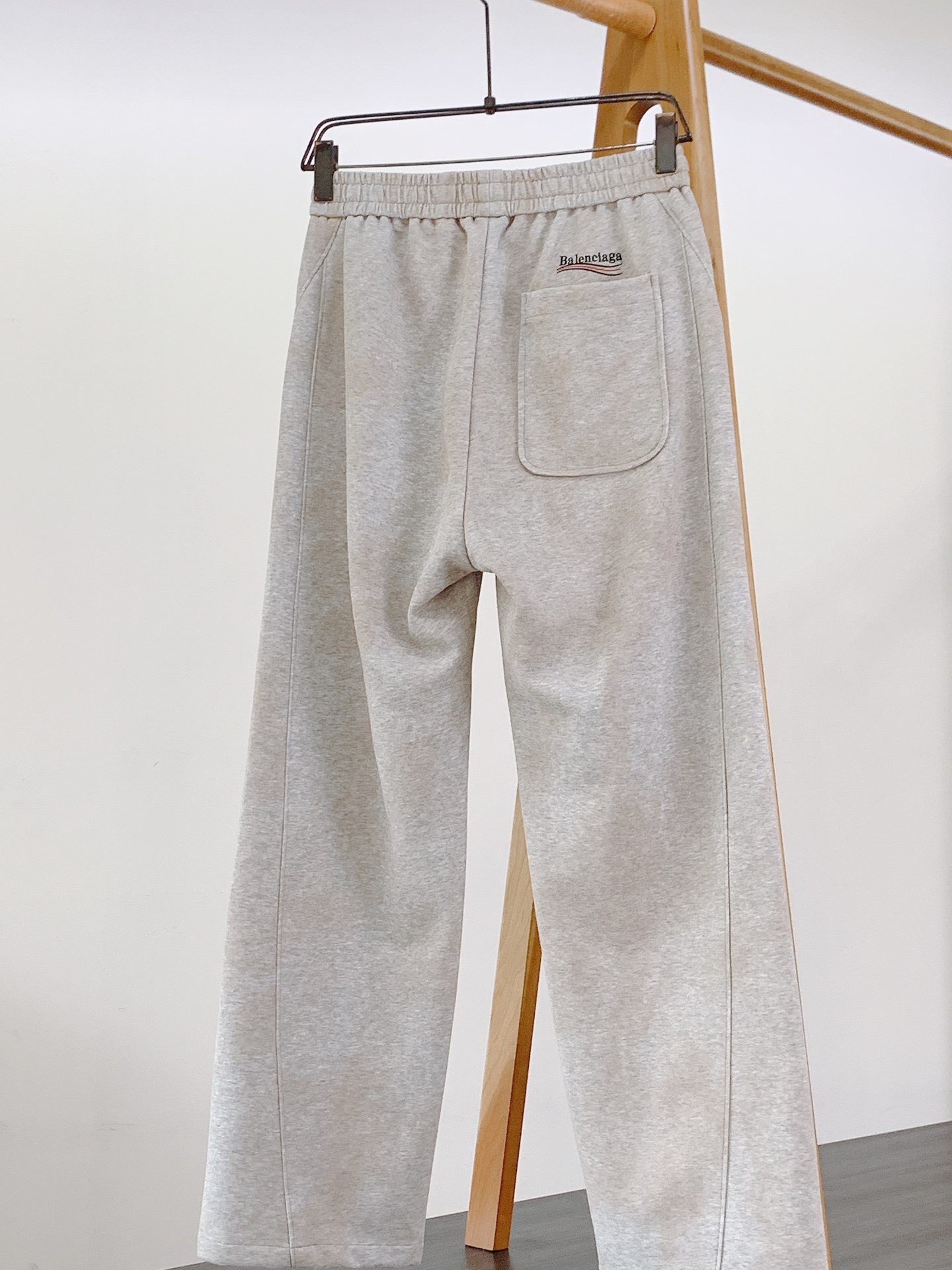 𝐁𝐚𝐥𝐞𝐧𝐜𝐢𝐚𝐠𝐚 巴黎世家 2025FW早秋新品 时尚系列休闲裤，独特设计，抽绳休闲短裤订纱开始订染