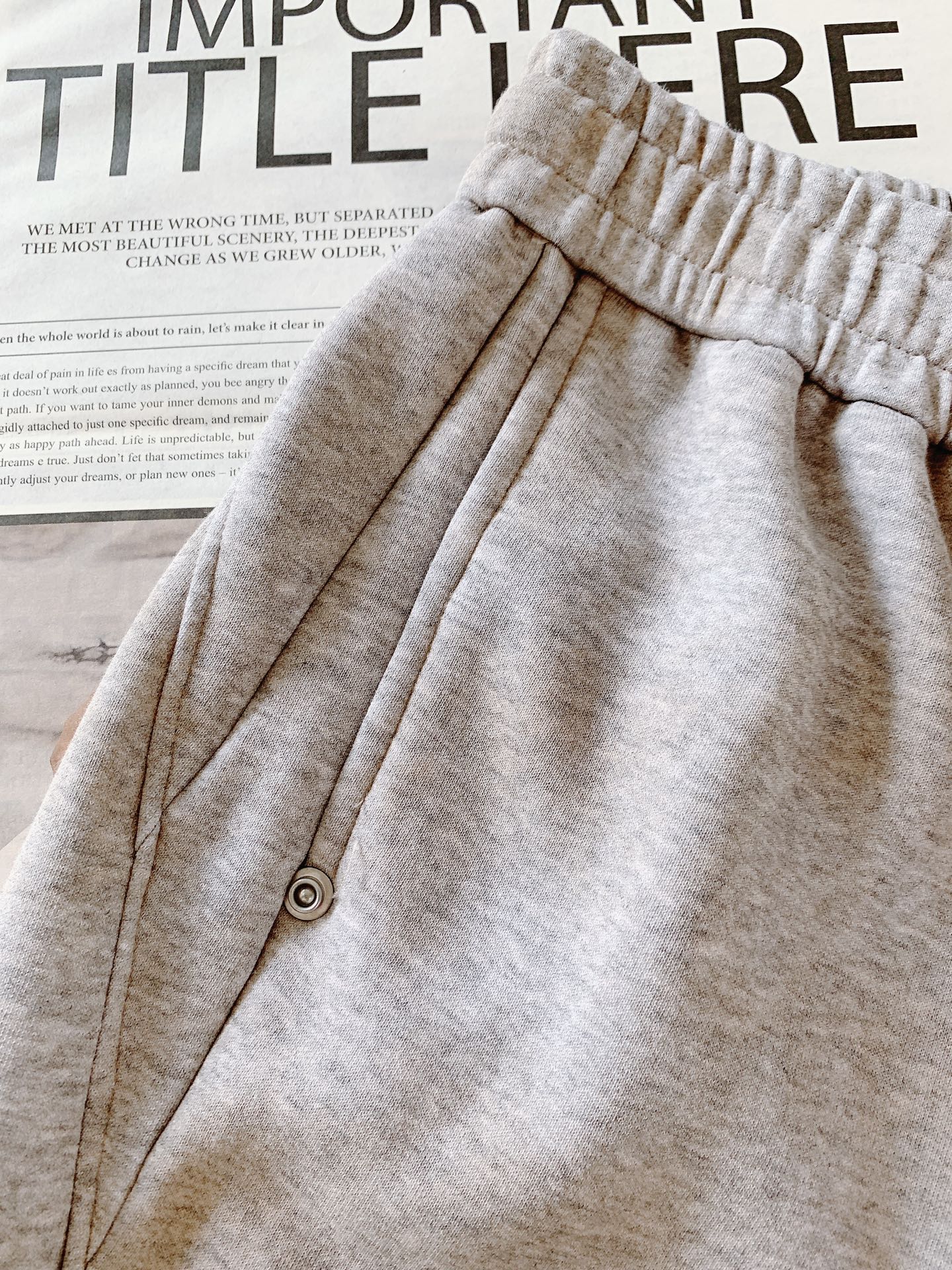 𝐁𝐚𝐥𝐞𝐧𝐜𝐢𝐚𝐠𝐚 巴黎世家 2025FW早秋新品 时尚系列休闲裤，独特设计，抽绳休闲短裤订纱开始订染