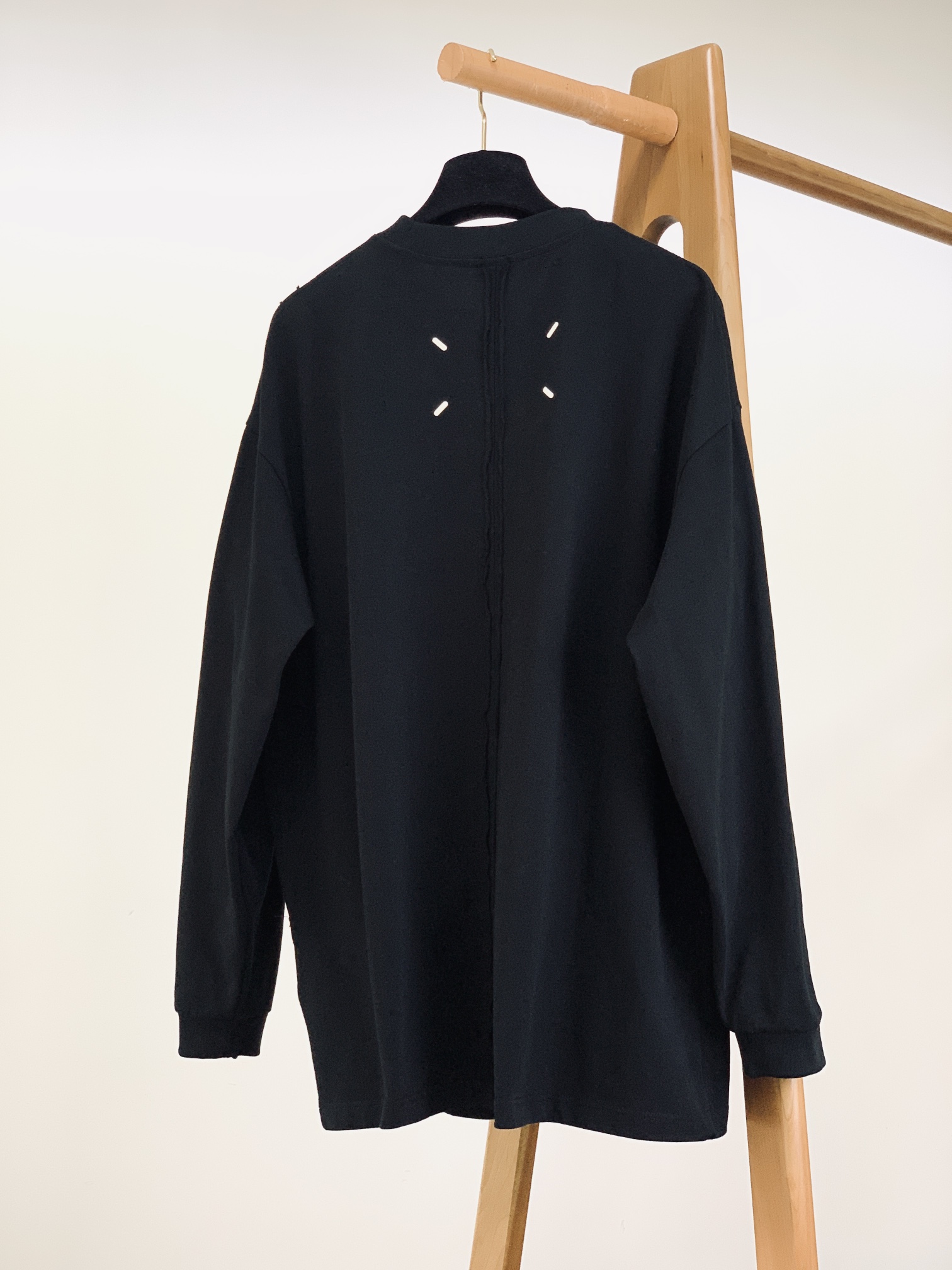 Maison Margiela MM6 马丁马吉拉 2025FW早秋新品 限定款套头打底衫，以排山倒海之