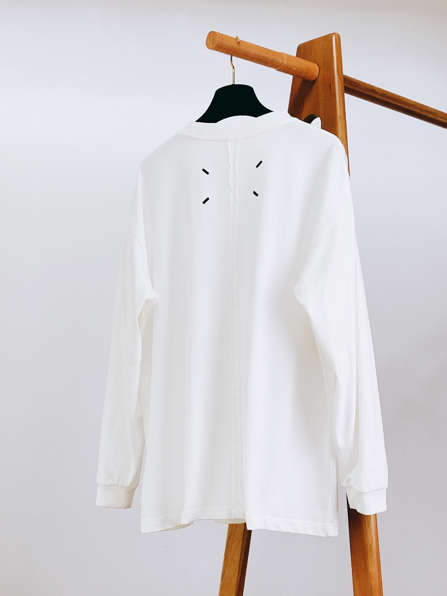 Maison Margiela MM6 马丁马吉拉 2025FW早秋新品 限定款套头打底衫，以排山倒海之