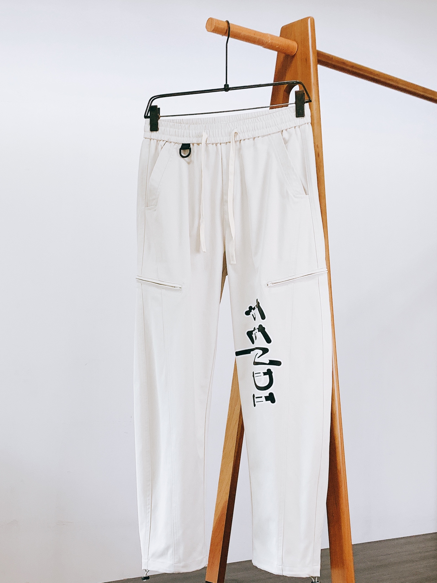 Fendi 芬迪 2025FW早秋新品小怪兽系列复古工装休闲裤，双层针织，定制的面料，客供五金辅料～四季