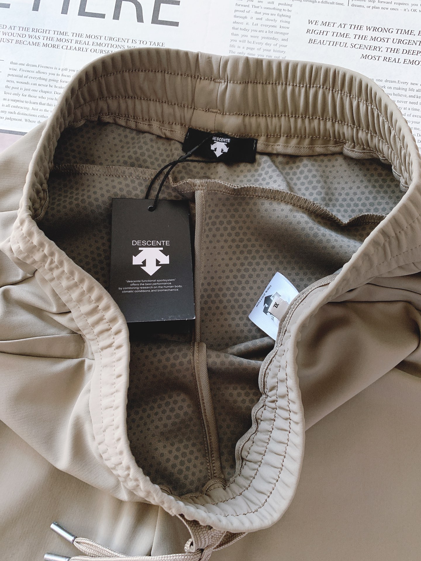 DESCENTE 迪桑特 2025FW早秋新品时尚抽绳休闲裤，渠道精品，宽松体常规设计裁剪,兼具个性时尚