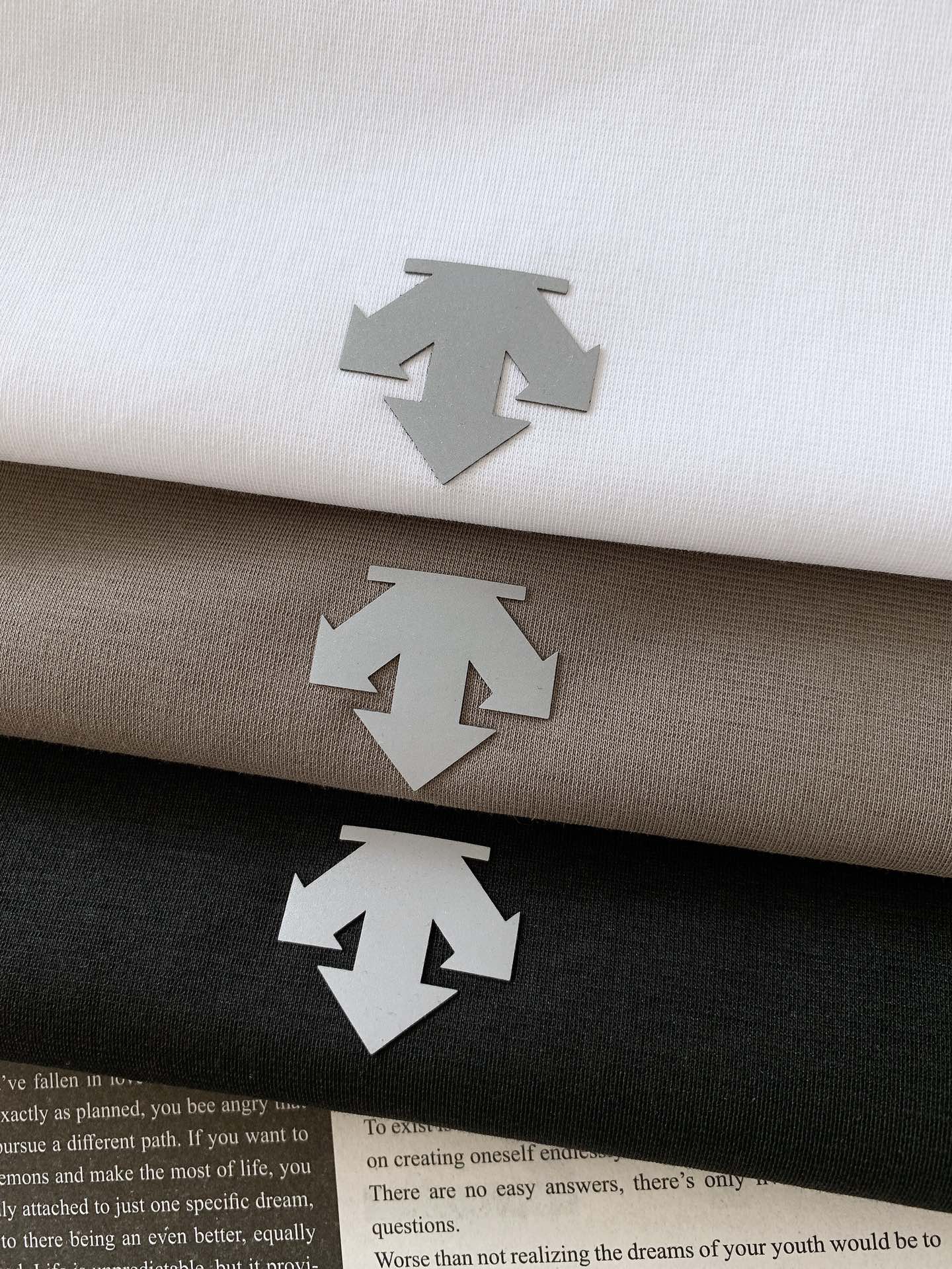 DESCENTE 迪桑特 2025FW秋冬新品 休闲长袖打底衫，立体感logo廓形长袖打底T恤，甄选优质