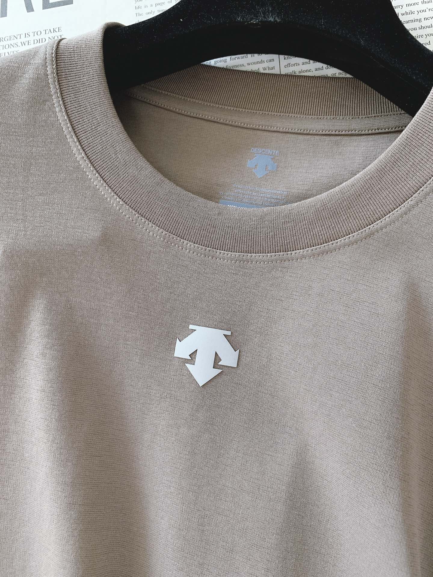 DESCENTE 迪桑特 2025FW秋冬新品 休闲长袖打底衫，立体感logo廓形长袖打底T恤，甄选优质