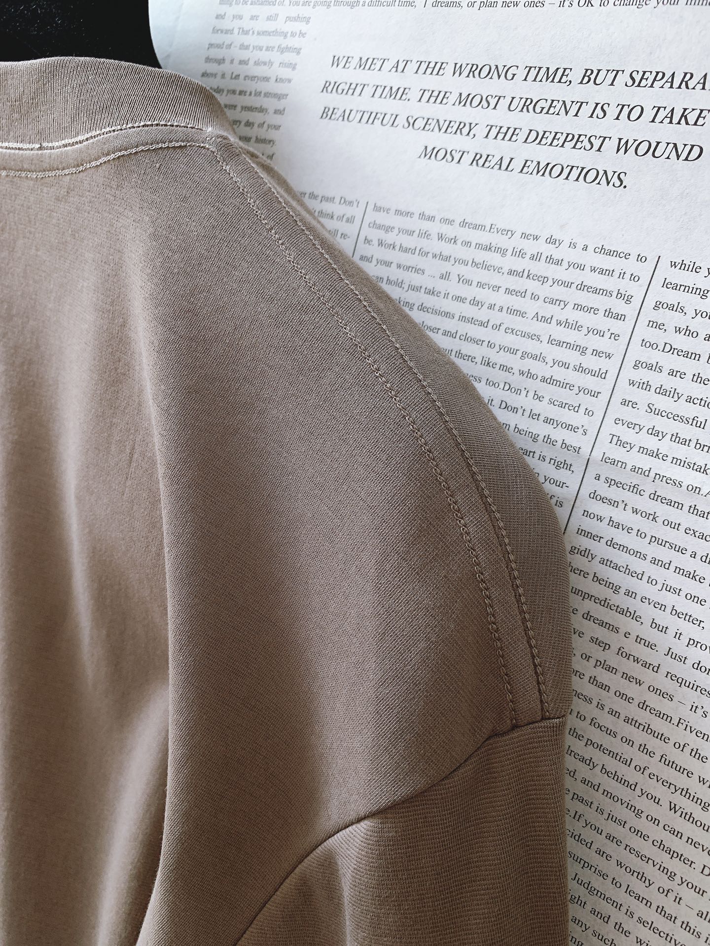 DESCENTE 迪桑特 2025FW秋冬新品 休闲长袖打底衫，立体感logo廓形长袖打底T恤，甄选优质