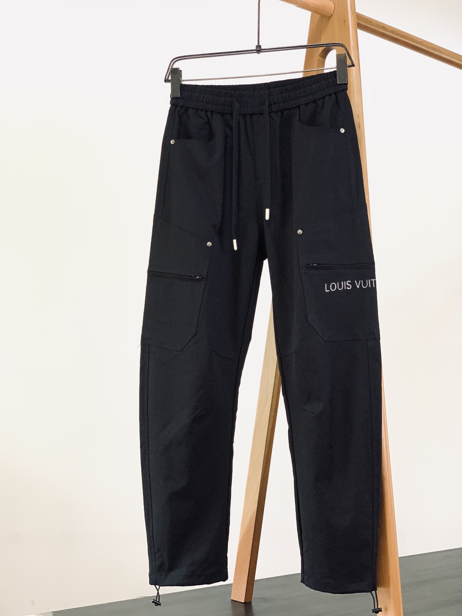 LouisVuitton 路易威登 2025FW早秋新品复古工装休闲裤，双层针织，定制的面料，客供五金辅