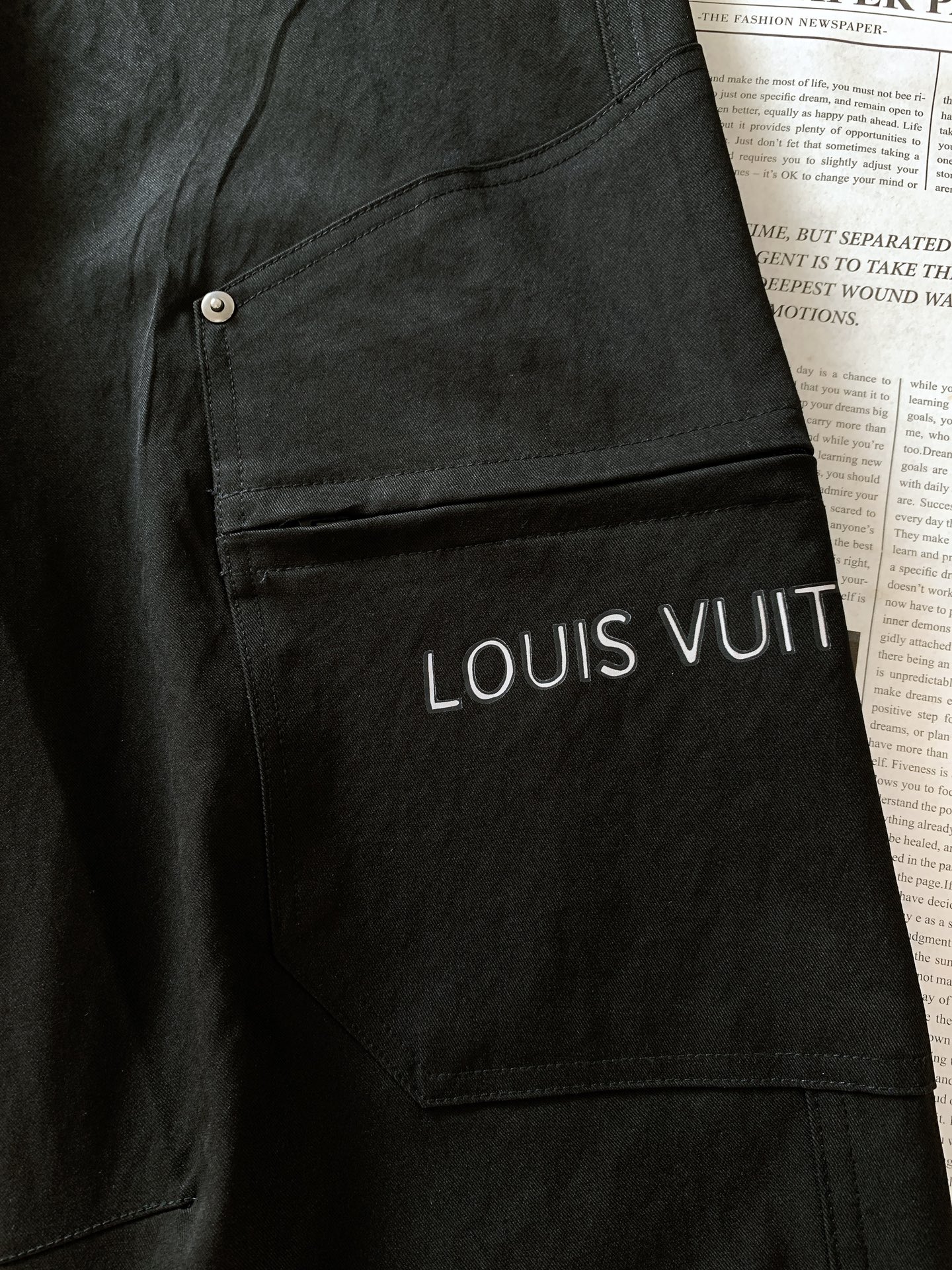 LouisVuitton 路易威登 2025FW早秋新品复古工装休闲裤，双层针织，定制的面料，客供五金辅