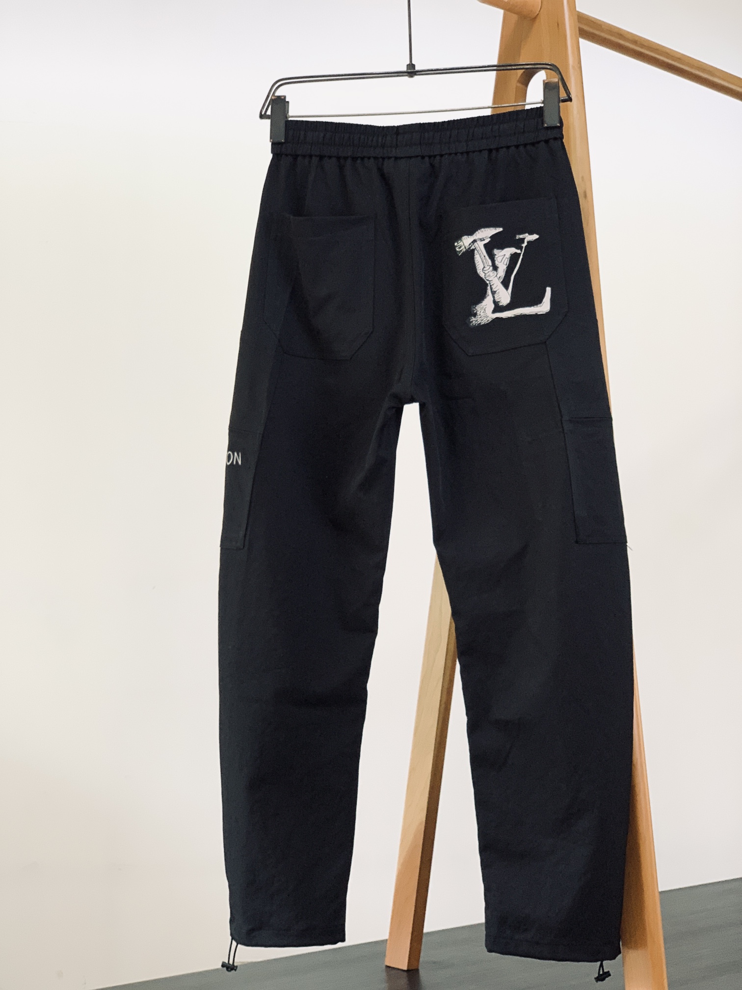 LouisVuitton 路易威登 2025FW早秋新品复古工装休闲裤，双层针织，定制的面料，客供五金辅