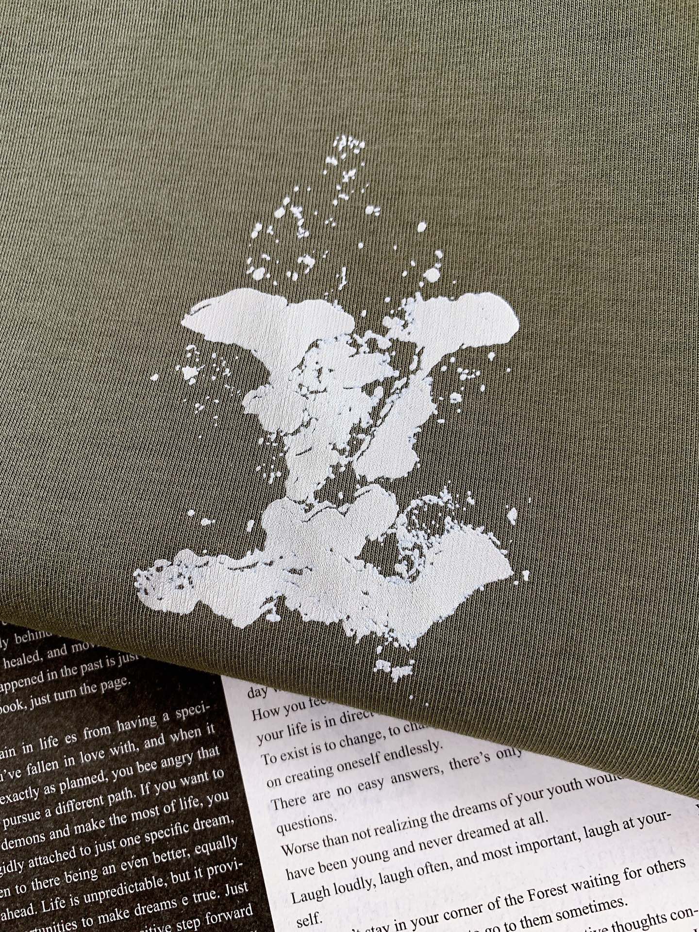 LouisVuitton 路易威登 2025FW早秋新品休闲套头卫衣。主调自带高级质感。胸前泼墨风品牌字