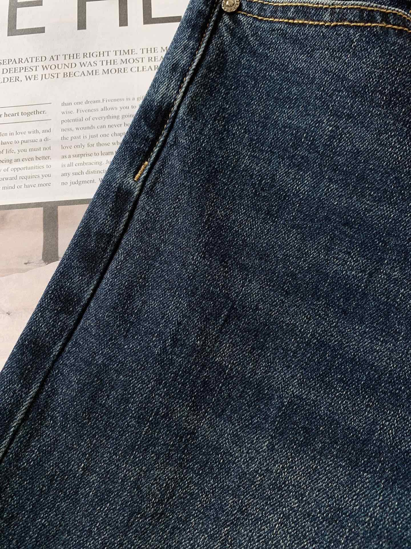 DOLCE&GABBANA 杜嘉班纳 2025FW早秋新品 极具DG家美学基调的一款牛仔裤👖，以面料和品