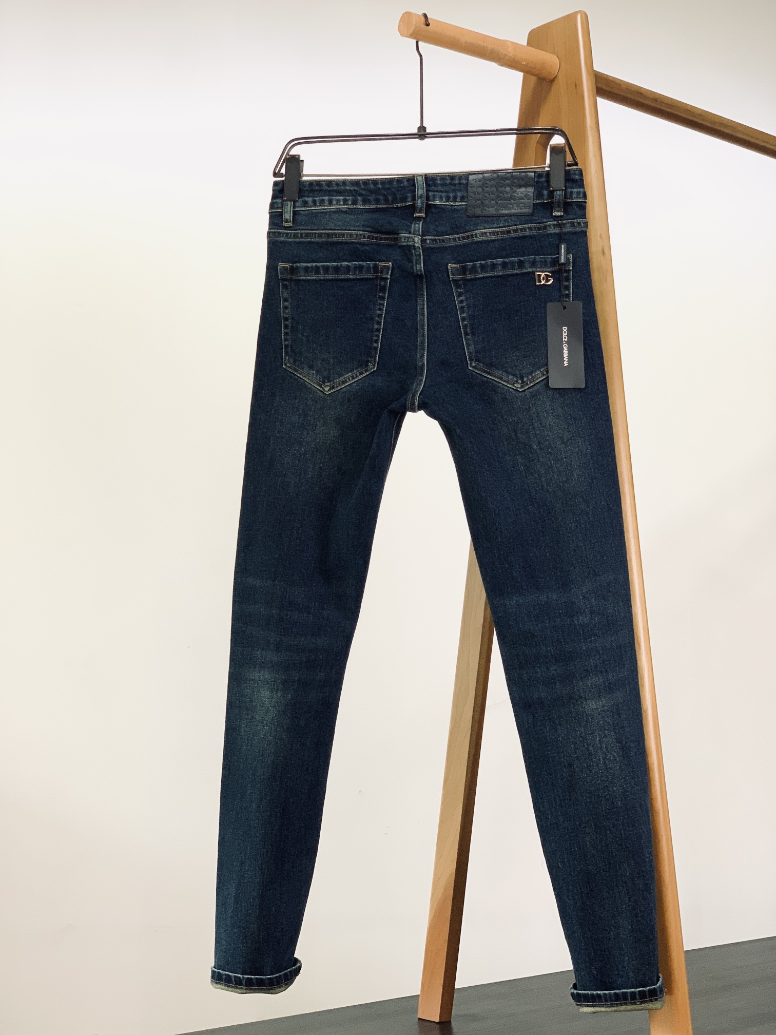 DOLCE&GABBANA 杜嘉班纳 2025FW早秋新品 极具DG家美学基调的一款牛仔裤👖，以面料和品