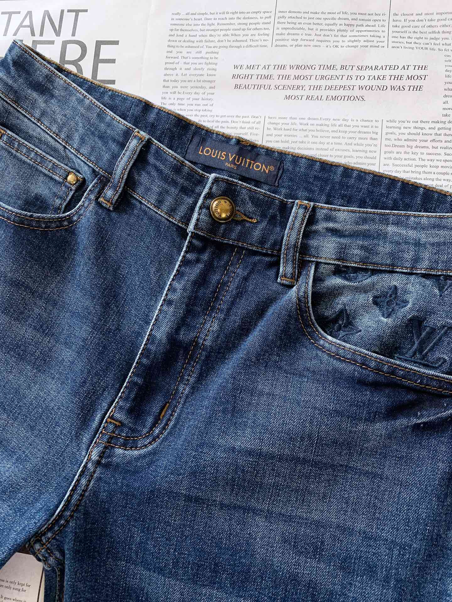LouisVuitton 路易威登 驴家王炸款牛仔裤👖独爱这一条，弹力加倍的牛仔裤…… 重工洗水工艺….