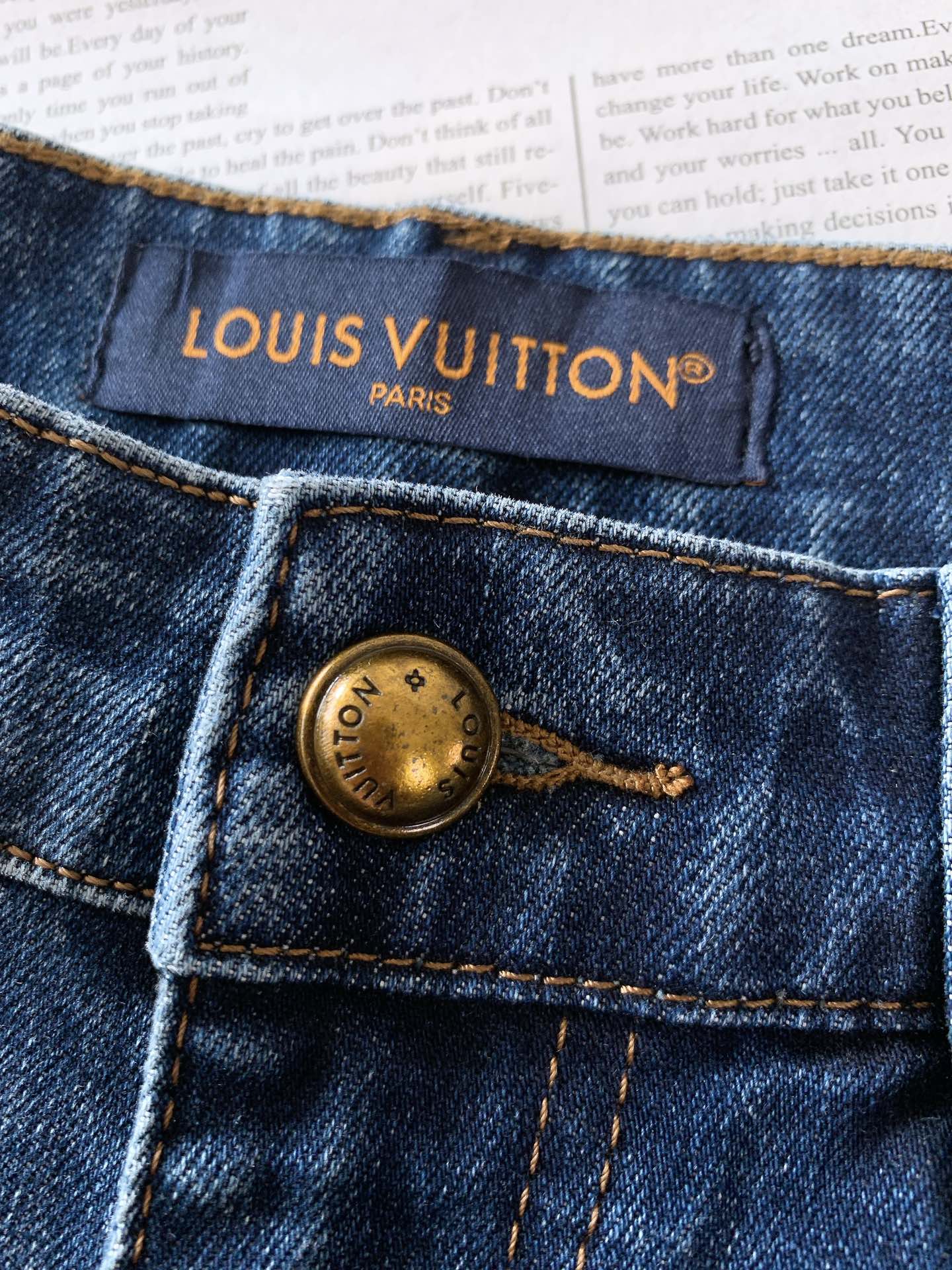 LouisVuitton 路易威登 驴家王炸款牛仔裤👖独爱这一条，弹力加倍的牛仔裤…… 重工洗水工艺….