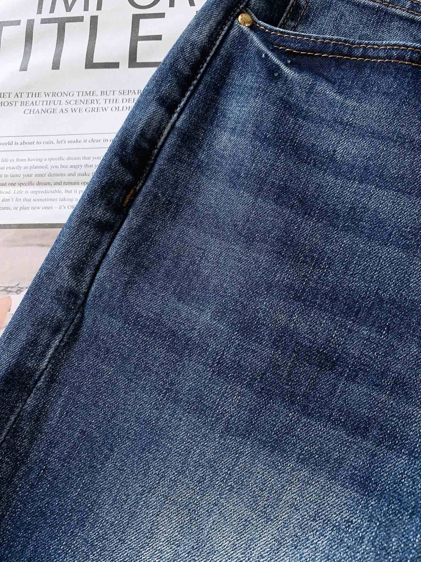 LouisVuitton 路易威登 驴家王炸款牛仔裤👖独爱这一条，弹力加倍的牛仔裤…… 重工洗水工艺….