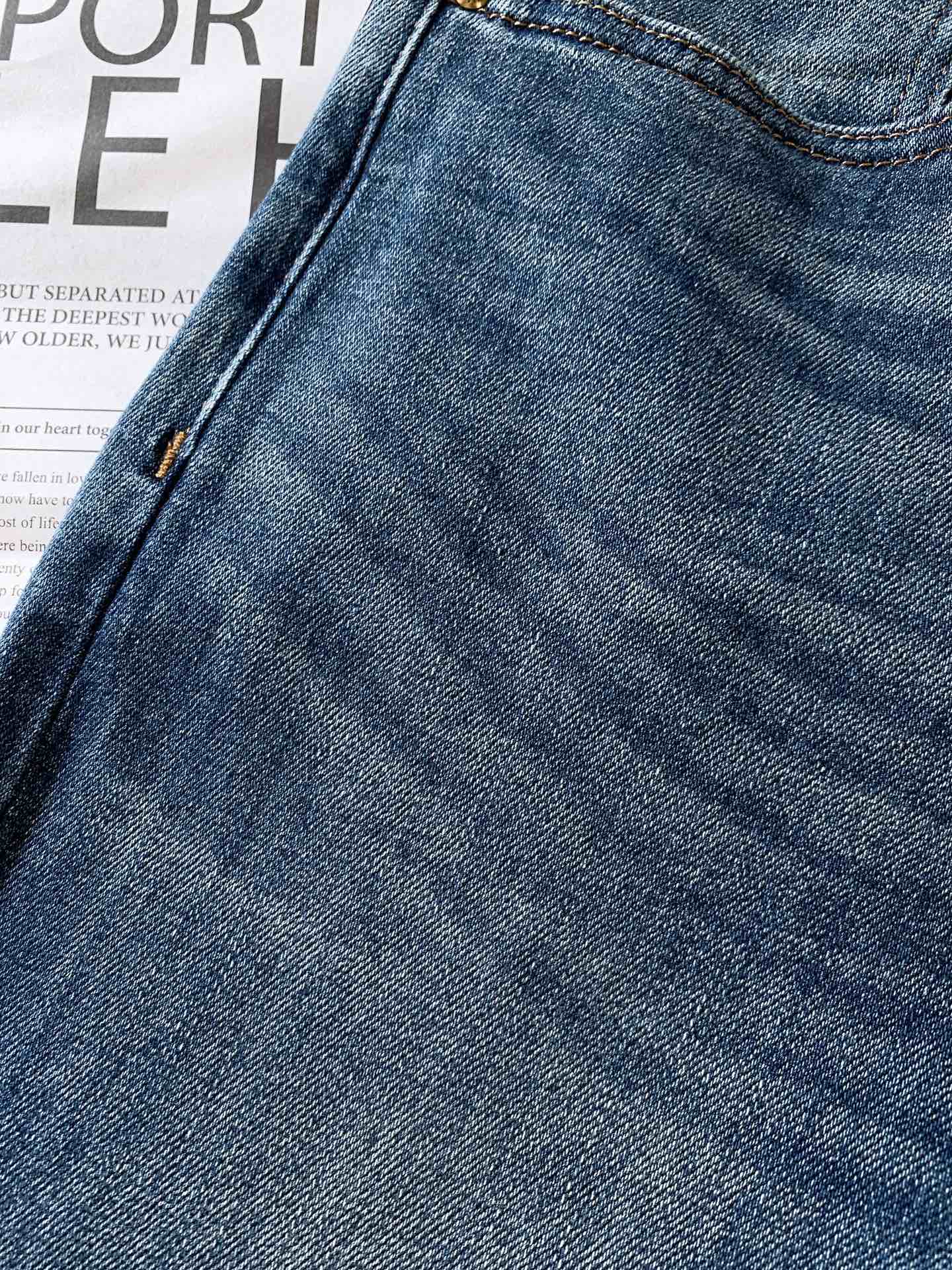 LouisVuitton 路易威登 驴家王炸款牛仔裤👖独爱这一条，弹力加倍的牛仔裤…… 重工洗水工艺….
