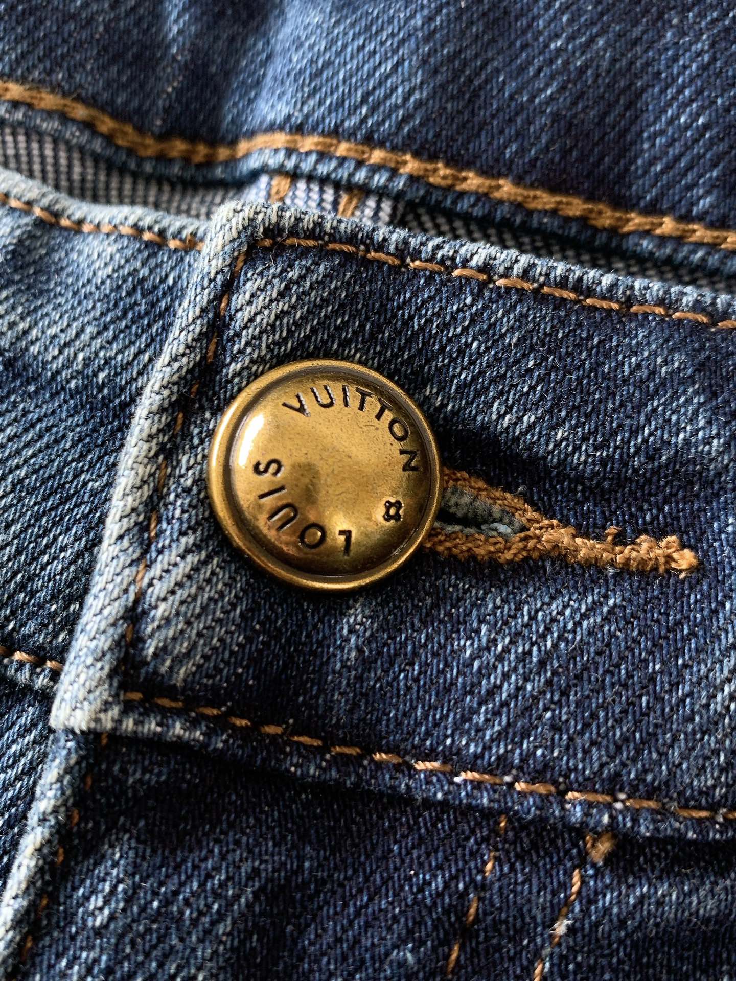 LouisVuitton 路易威登 驴家王炸款牛仔裤👖独爱这一条，弹力加倍的牛仔裤…… 重工洗水工艺….