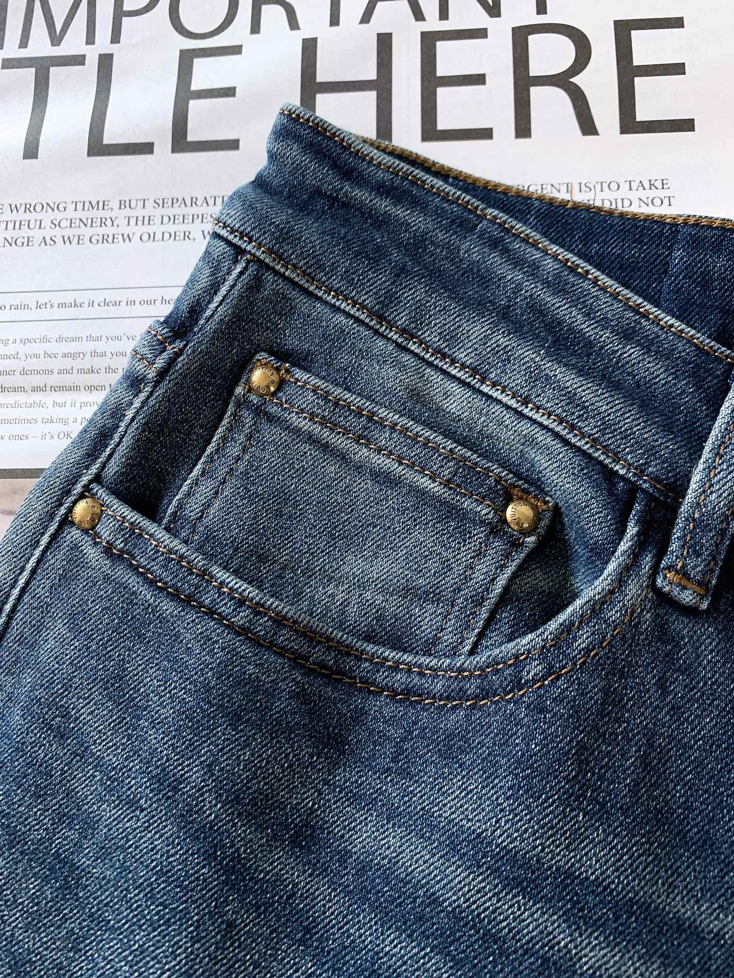 LouisVuitton 路易威登 驴家王炸款牛仔裤👖独爱这一条，弹力加倍的牛仔裤…… 重工洗水工艺….