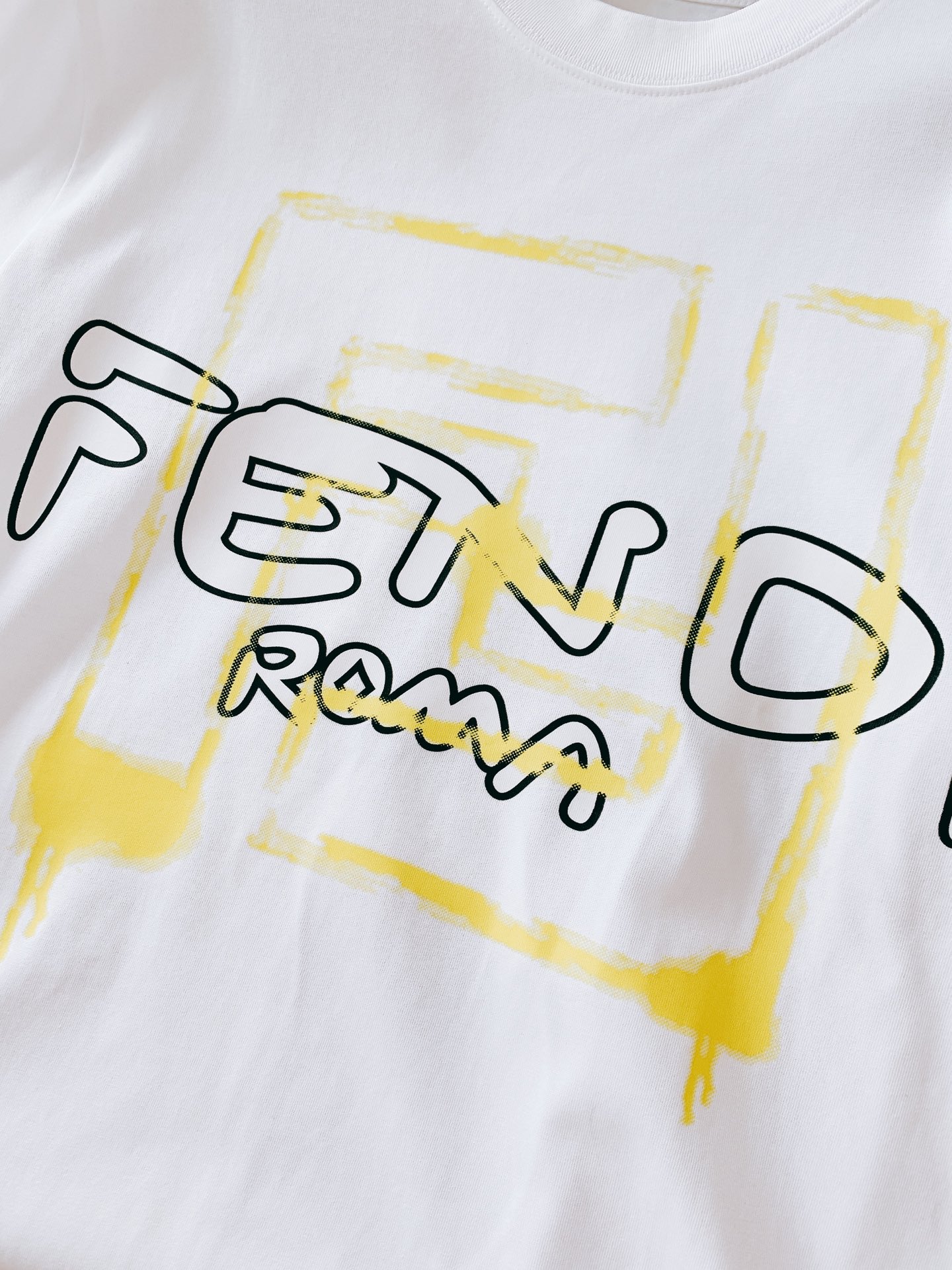 Fendi 芬迪 2025SS春夏新品 休闲印花T恤。经典圆领设计，不挑人，不管是单穿还是叠穿，都能轻松