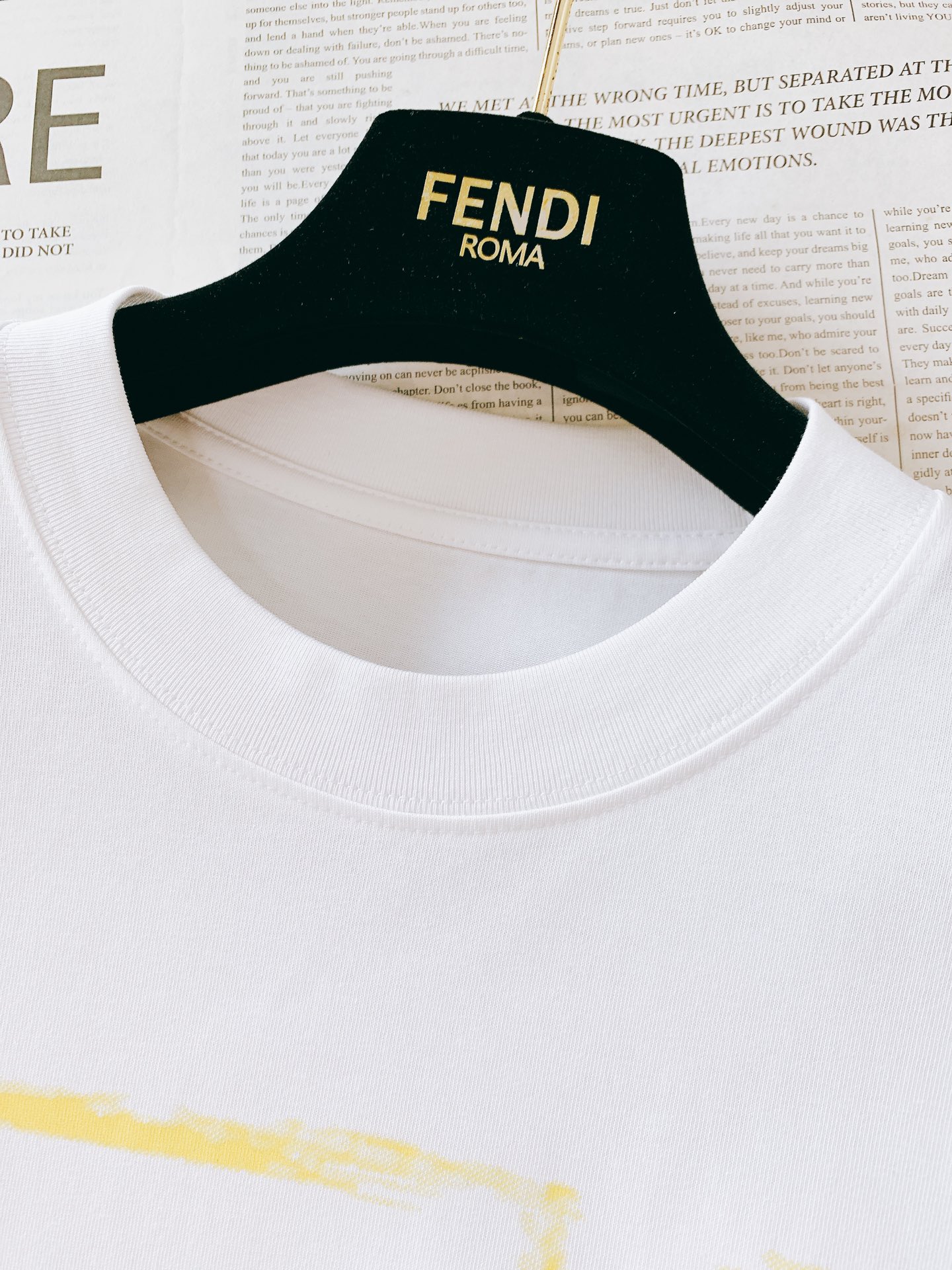 Fendi 芬迪 2025SS春夏新品 休闲印花T恤。经典圆领设计，不挑人，不管是单穿还是叠穿，都能轻松