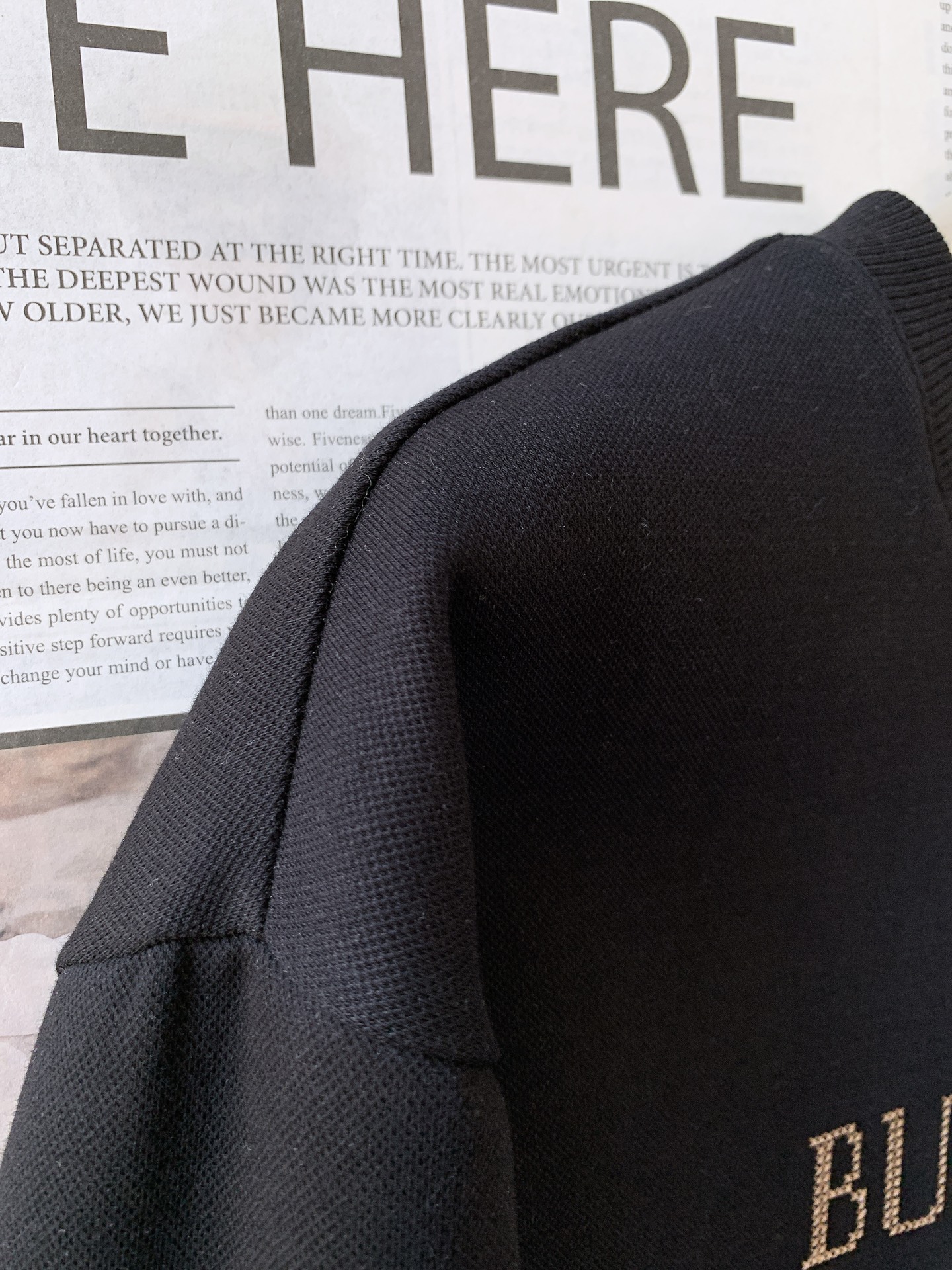 Burberry 巴宝莉 2025FW早秋新品 休闲套头卫衣，经典焕新，诠释英伦风尚。客供定制面料，兼具