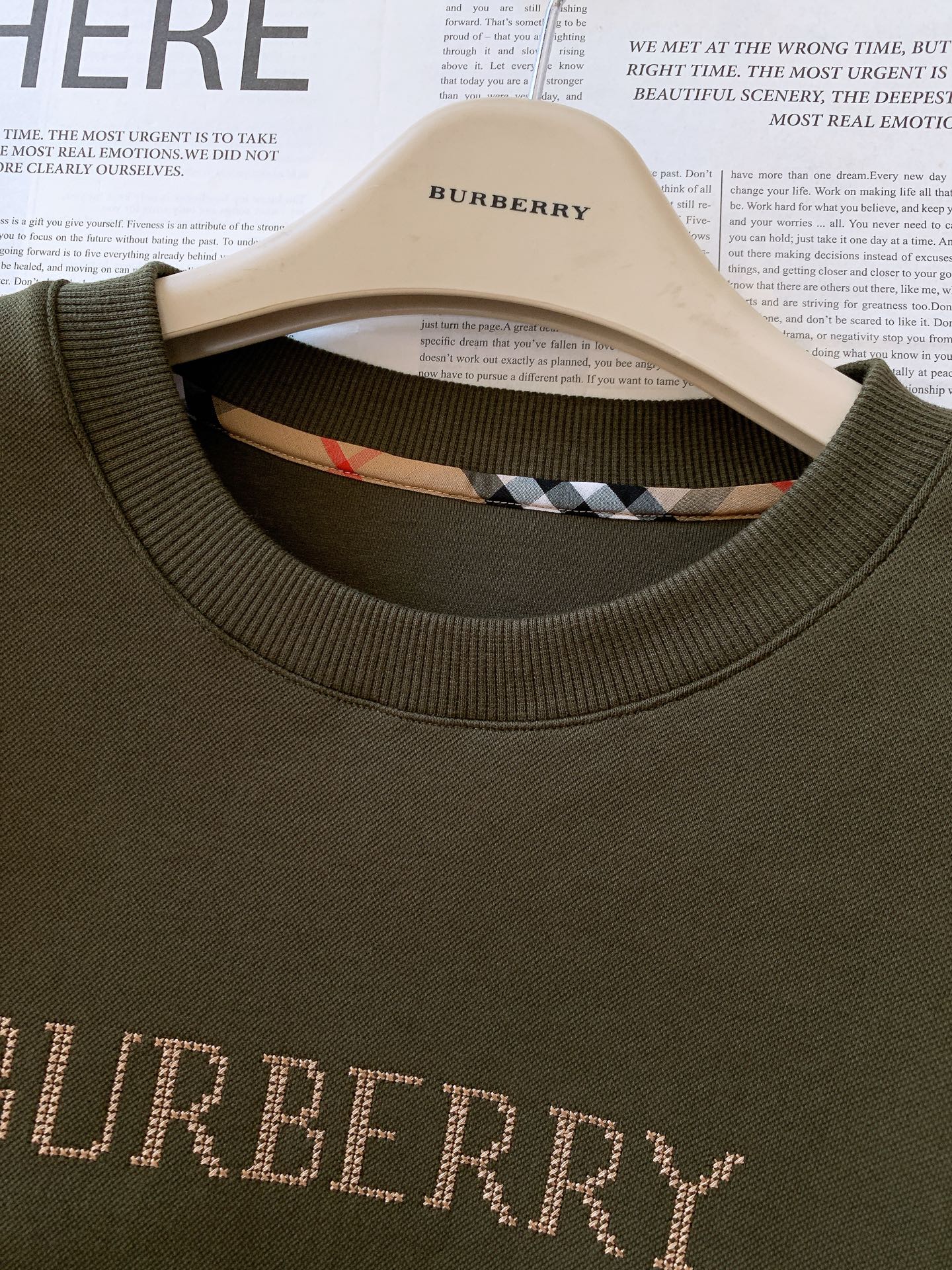 Burberry 巴宝莉 2025FW早秋新品 休闲套头卫衣，经典焕新，诠释英伦风尚。客供定制面料，兼具