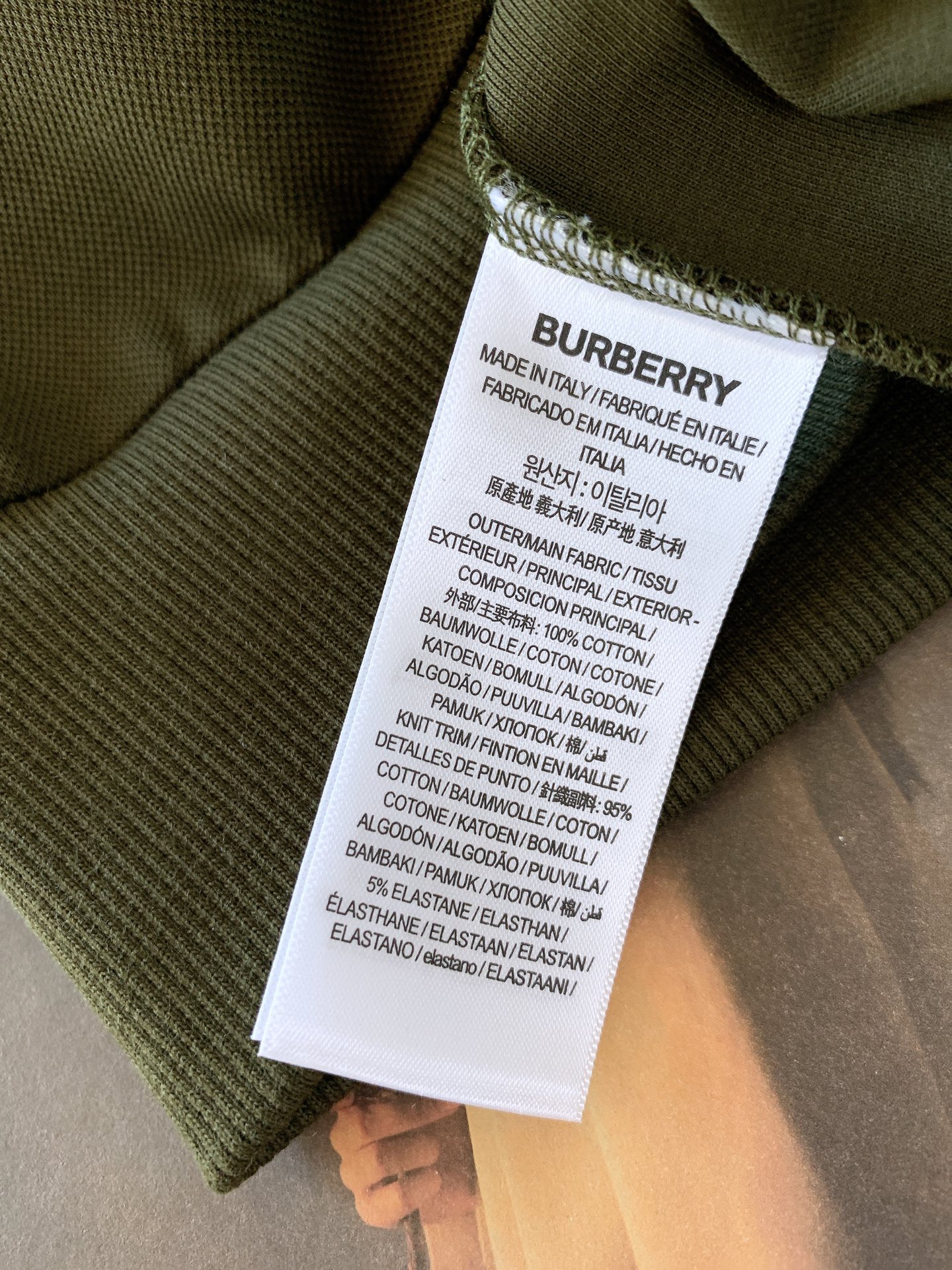 Burberry 巴宝莉 2025FW早秋新品 休闲套头卫衣，经典焕新，诠释英伦风尚。客供定制面料，兼具