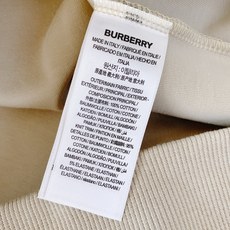 Burberry 巴宝莉 2025FW早秋新品 休闲套头卫衣,经典焕新,诠释英伦风尚。客供定制面料,兼具 Burberry 巴宝莉 2025FW早秋新品 休闲套头卫衣,经典焕新,诠释英伦风尚。客供定制面料,兼具