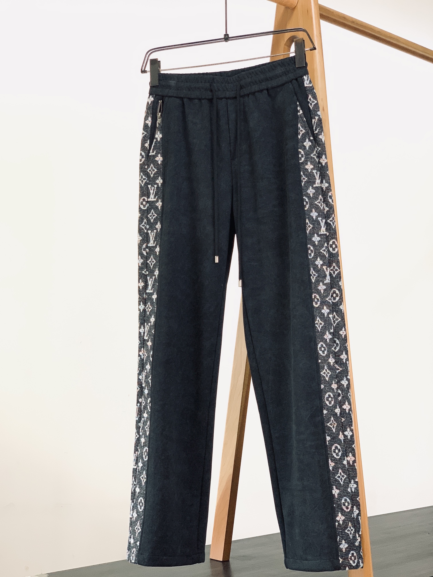 _dEq9soDtYbzmaIdDFCxxjpbA38k0t8In3z_9_EQ