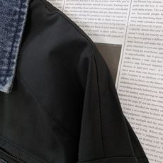 Prada 普拉达 2025FW早秋新品拼接牛仔领夹克。黑色主调的利落版型,搭载做旧牛仔领,硬挺单宁与柔 Prada 普拉达 2025FW早秋新品拼接牛仔领夹克。黑色主调的利落版型,搭载做旧牛仔领,硬挺单宁与柔