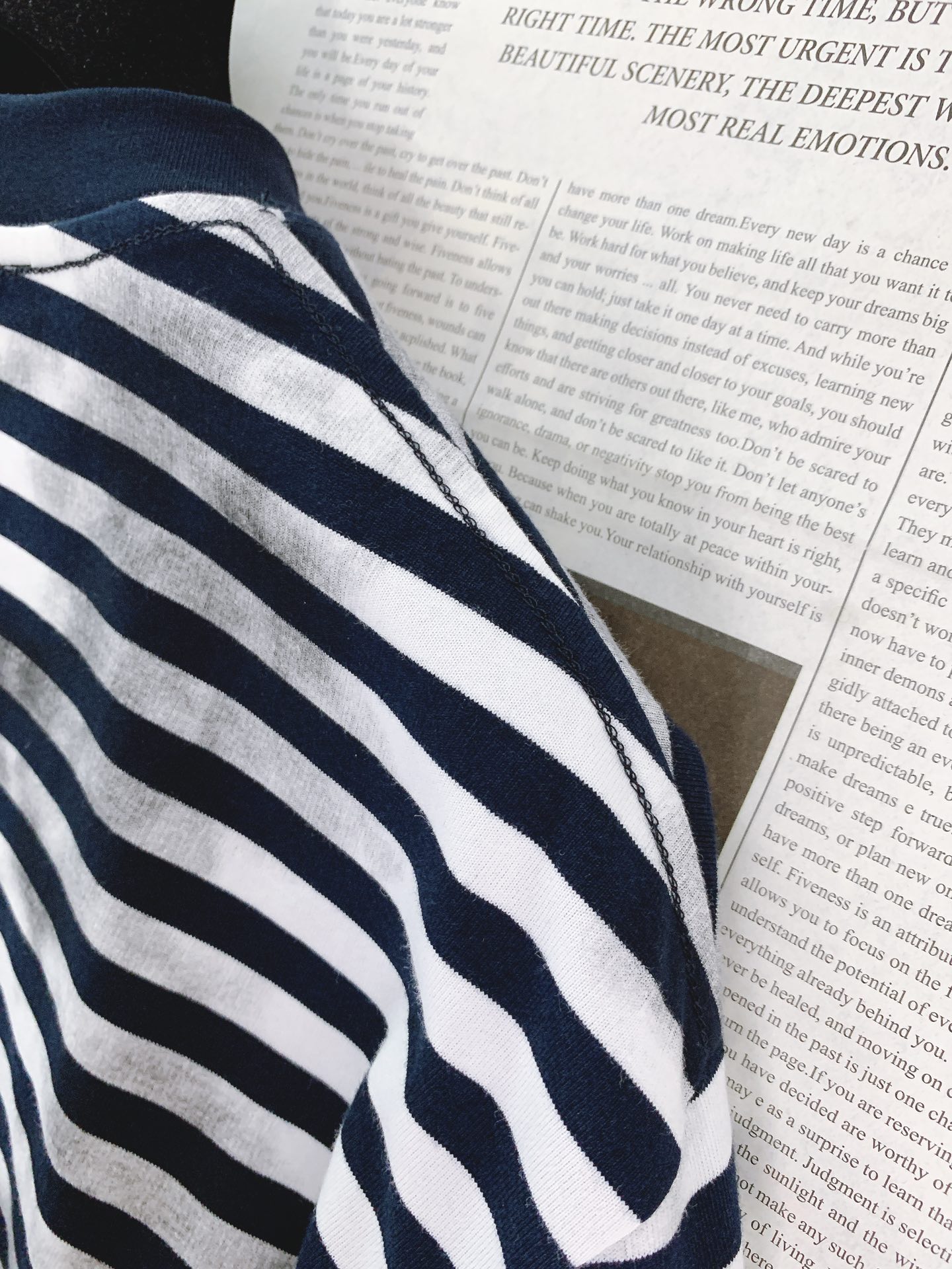 Maison Margiela MM6 马丁马吉拉 2025FW早秋新品 做旧条纹打底衫。它把巴黎的解构