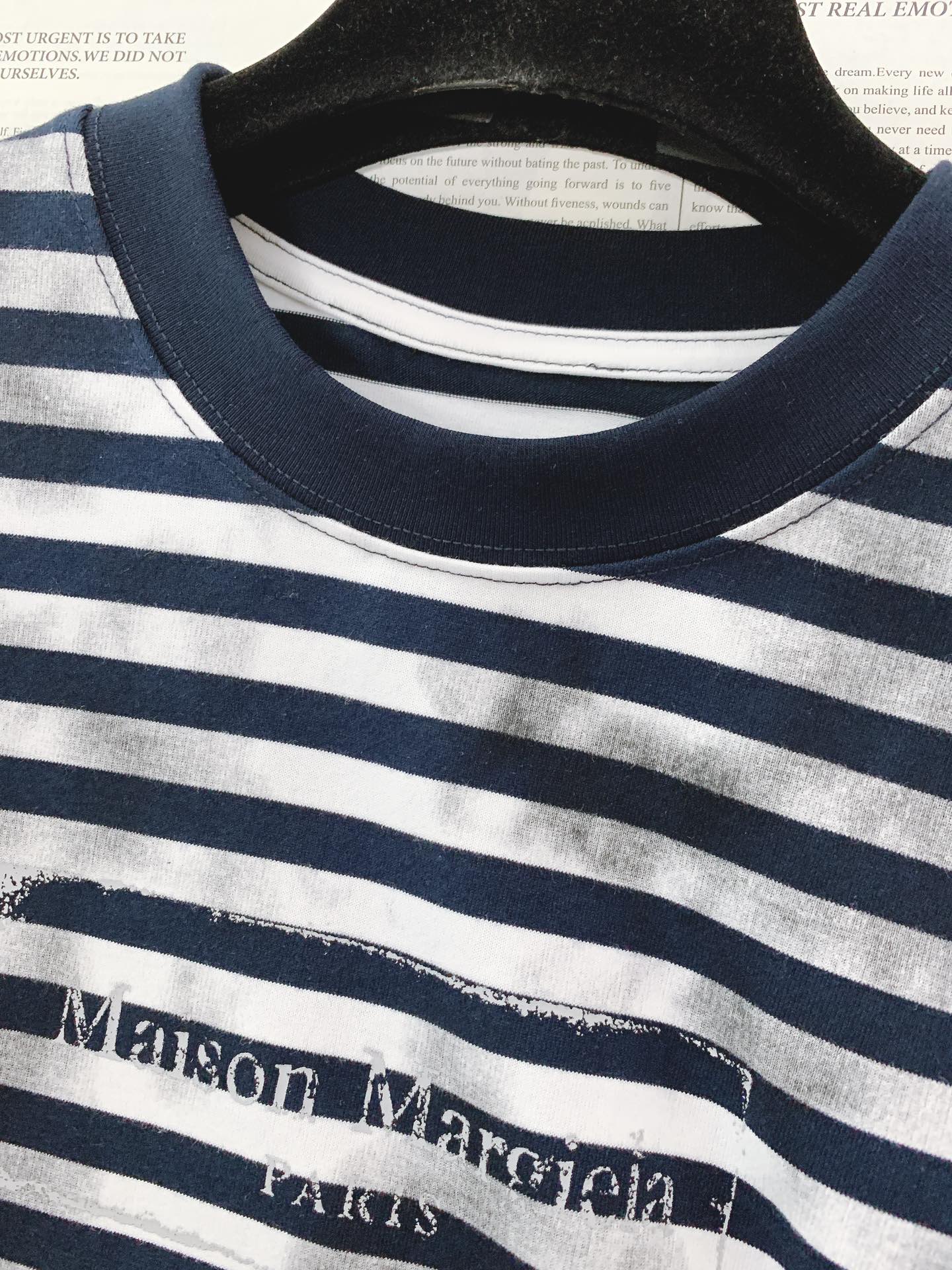 Maison Margiela MM6 马丁马吉拉 2025FW早秋新品 做旧条纹打底衫。它把巴黎的解构