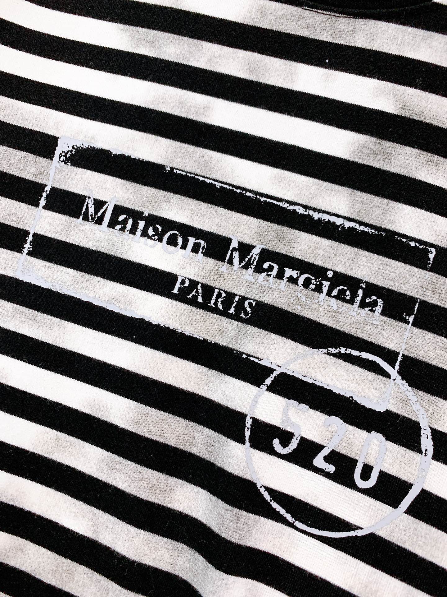 Maison Margiela MM6 马丁马吉拉 2025FW早秋新品 做旧条纹打底衫。它把巴黎的解构