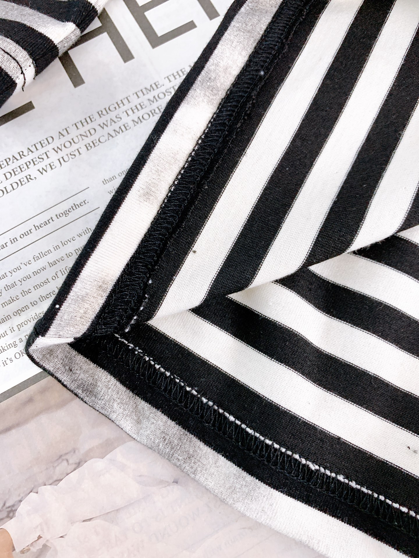 Maison Margiela MM6 马丁马吉拉 2025FW早秋新品 做旧条纹打底衫。它把巴黎的解构