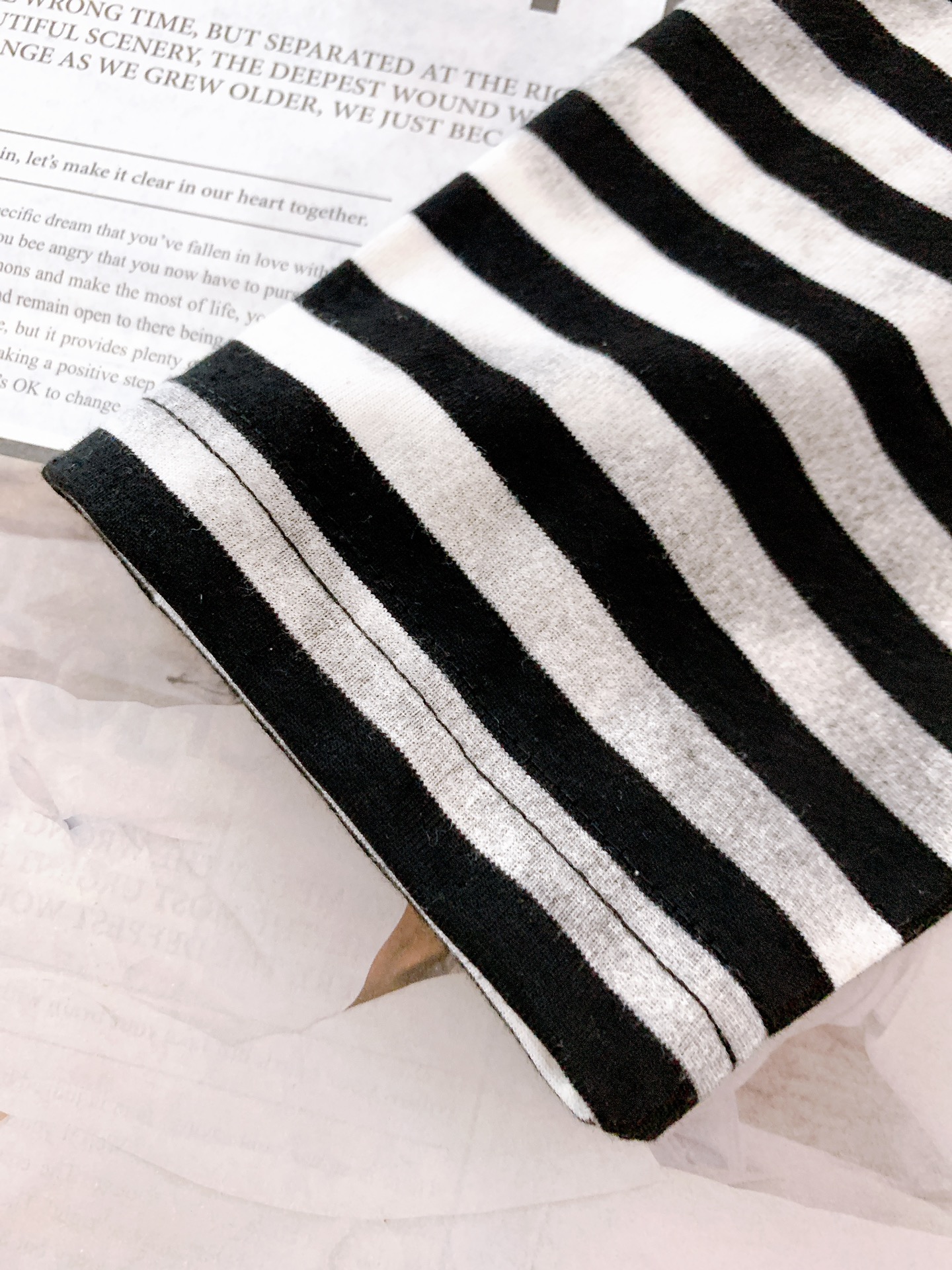 Maison Margiela MM6 马丁马吉拉 2025FW早秋新品 做旧条纹打底衫。它把巴黎的解构