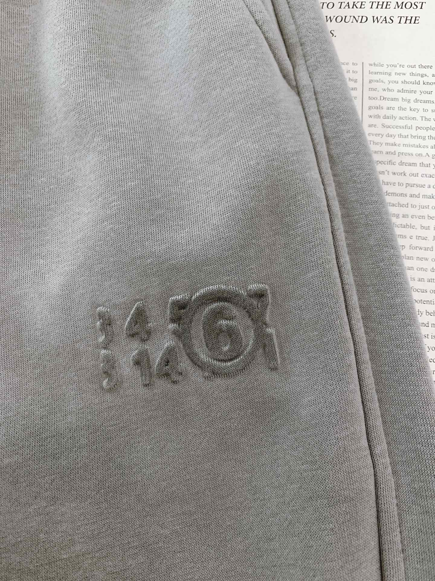 Maison Margiela MM6 马丁马吉拉 2025FW早秋新品 脏脏抽绳休闲裤时尚系列，独特设