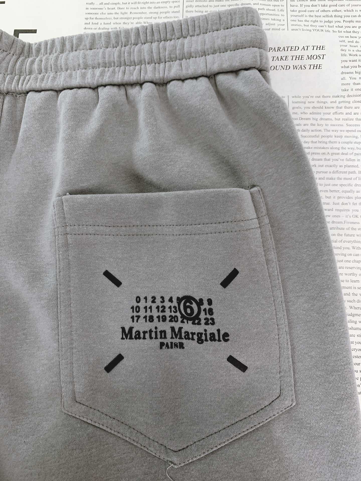 Maison Margiela MM6 马丁马吉拉 2025FW早秋新品 脏脏抽绳休闲裤时尚系列，独特设